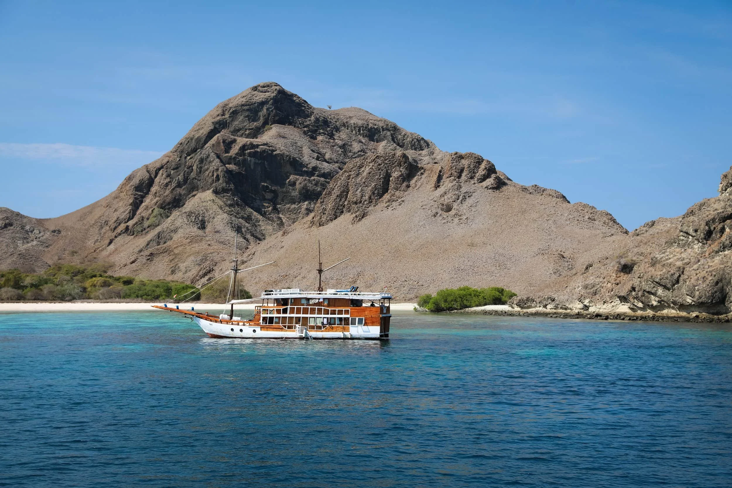 cruise+komodo+islands_compressed.jpg