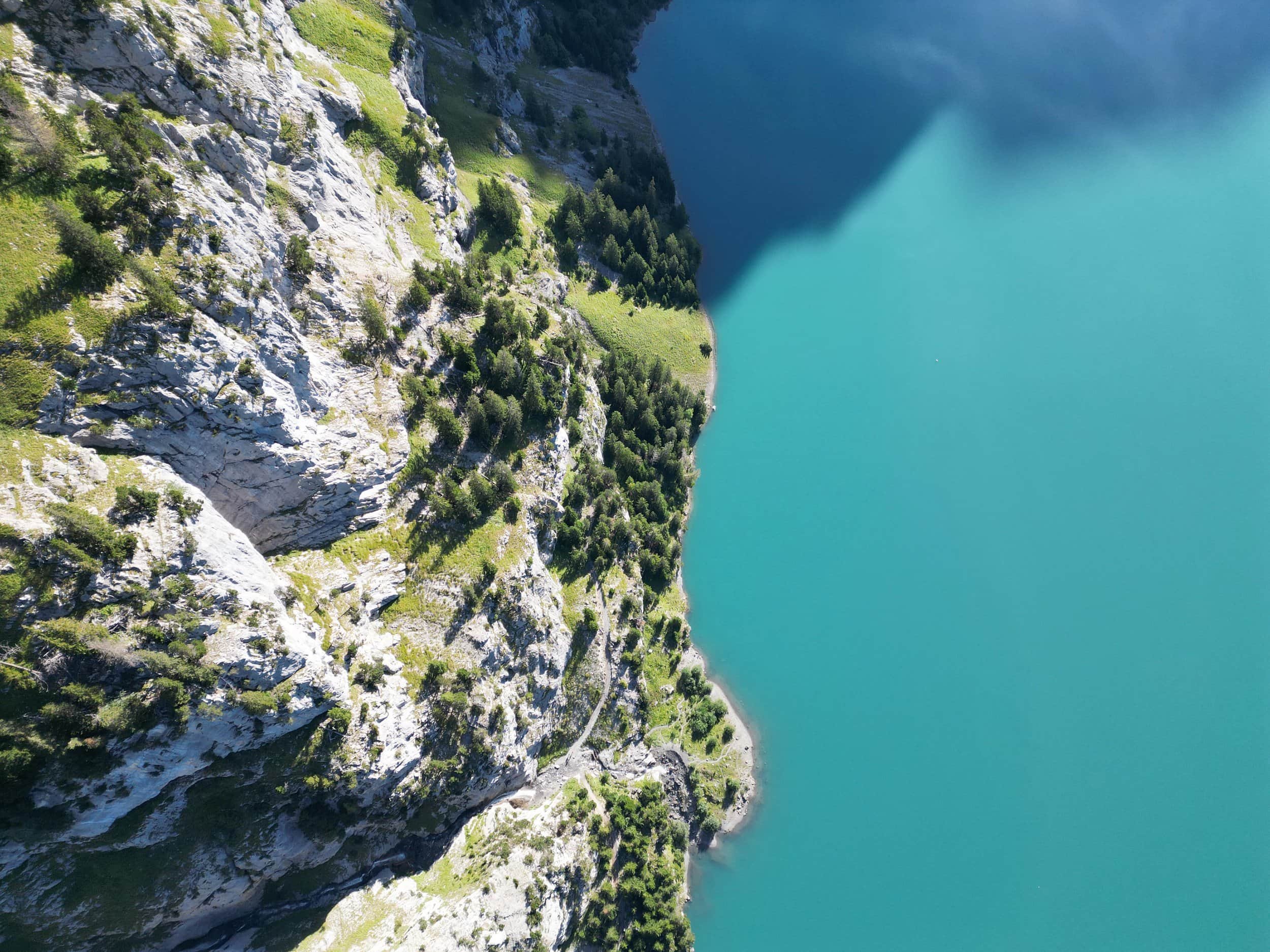 Lake_oeschinen_drone_photo_compressed.jpg