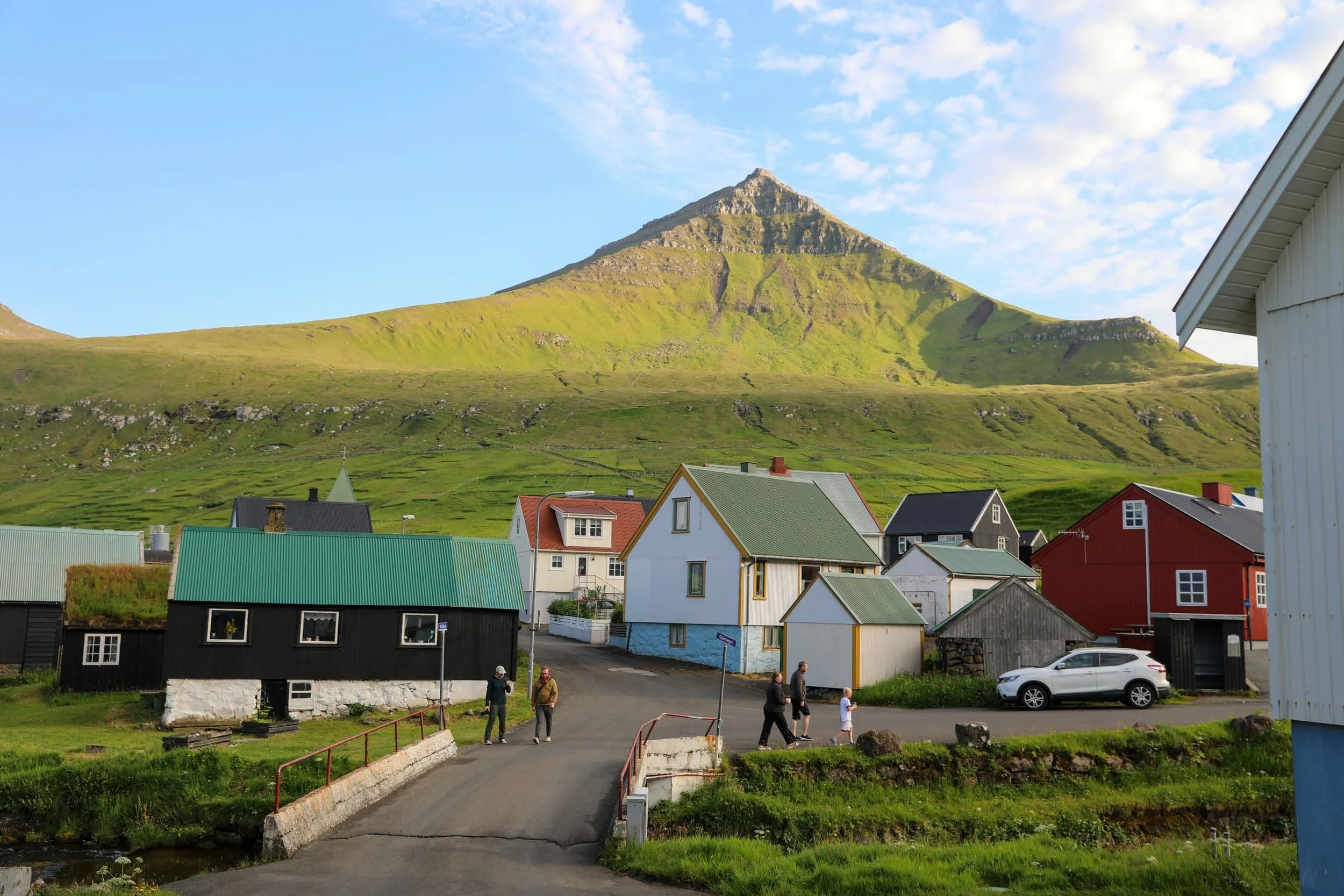 faroe islands trekking gjogv village