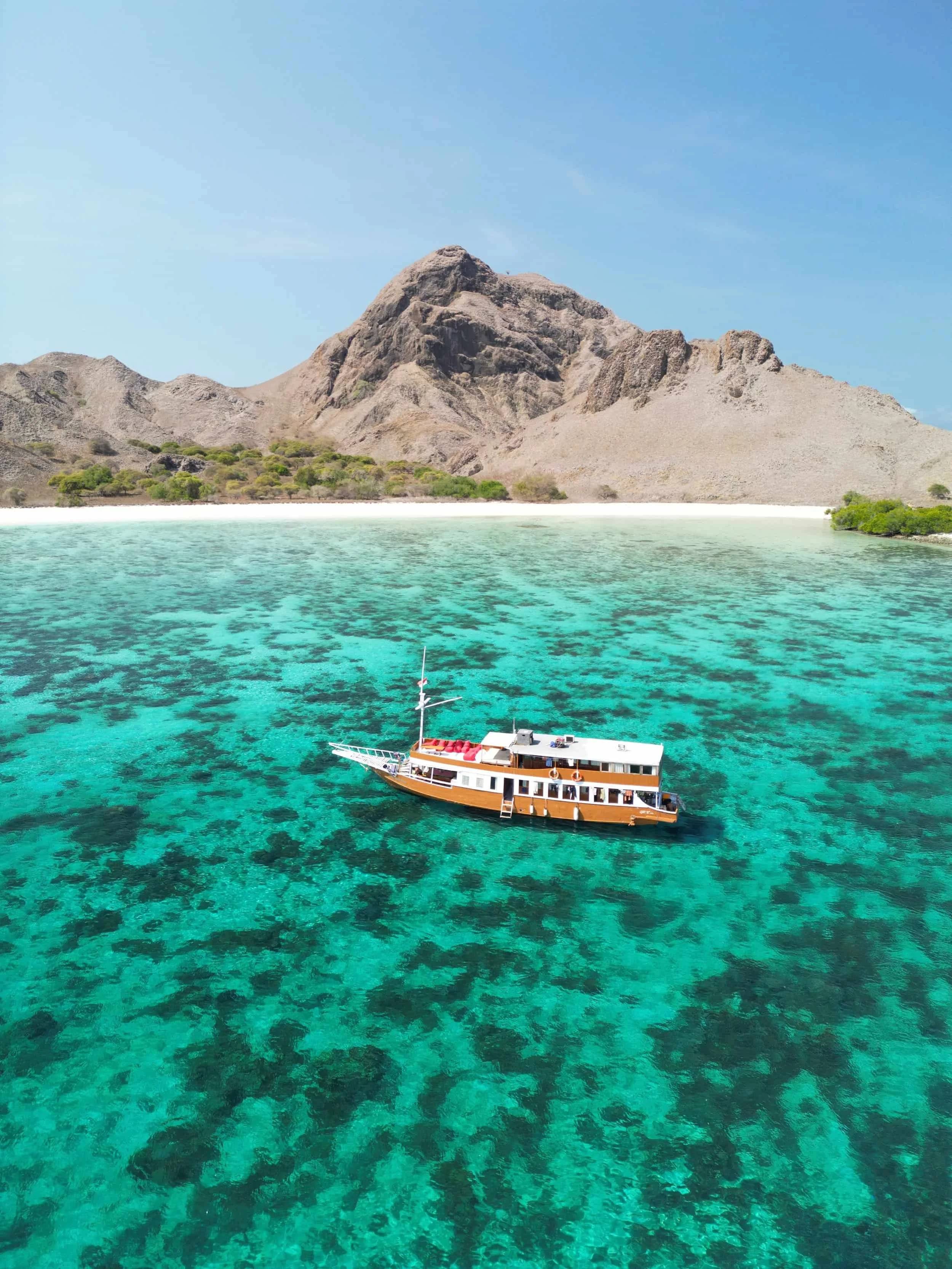 pink beach padar island komodo islands