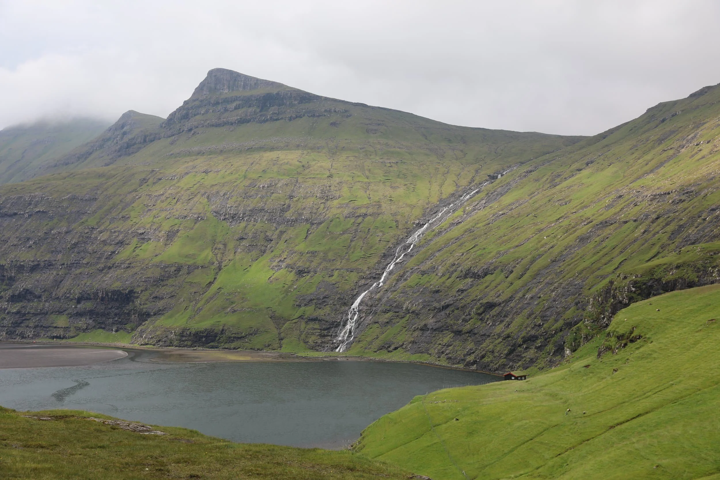 saksun lagoon waterfall