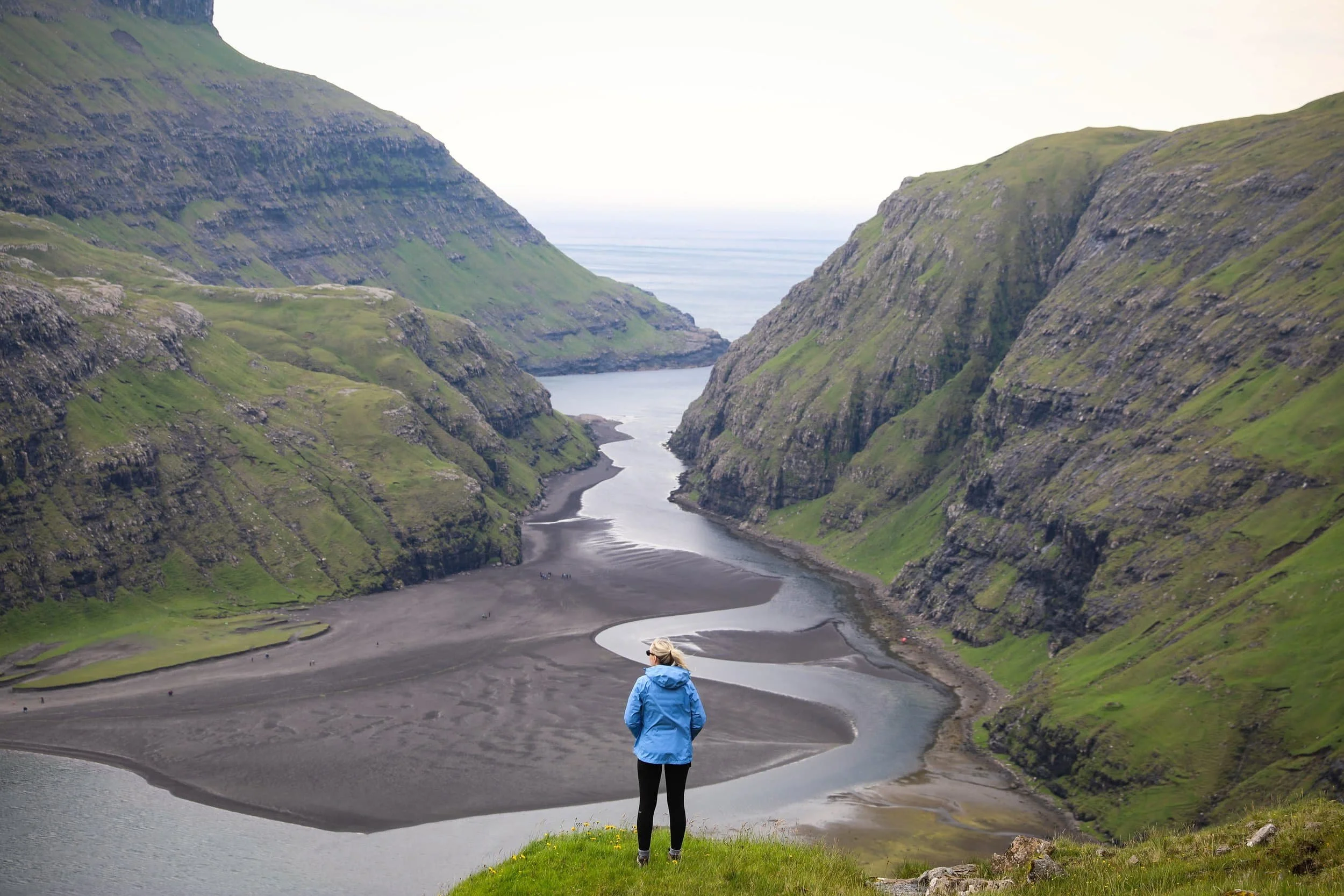 Saksun to Tjørnuvík Trail hiker faroe islands