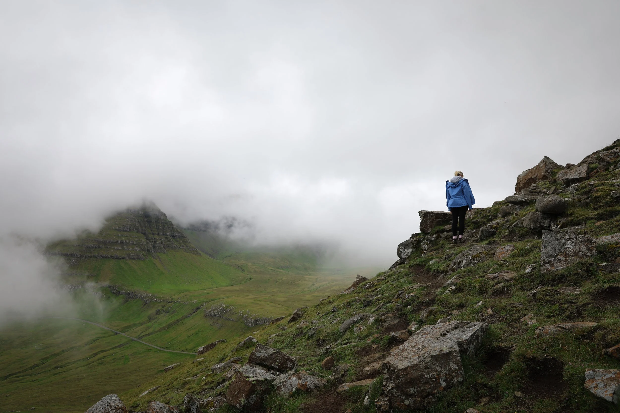 woman hiking to Hvíthamar