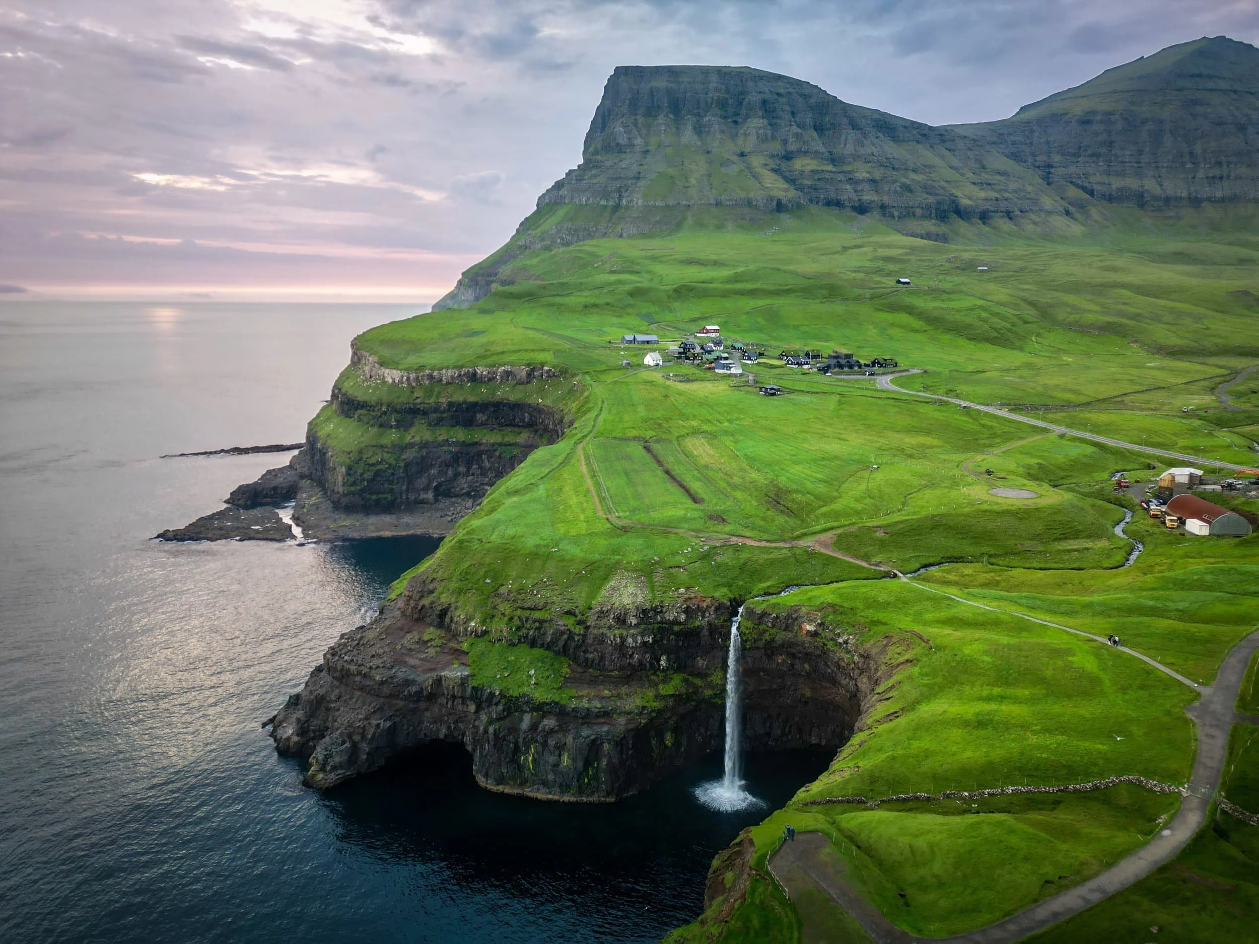 faroe islands trekking mulafossur