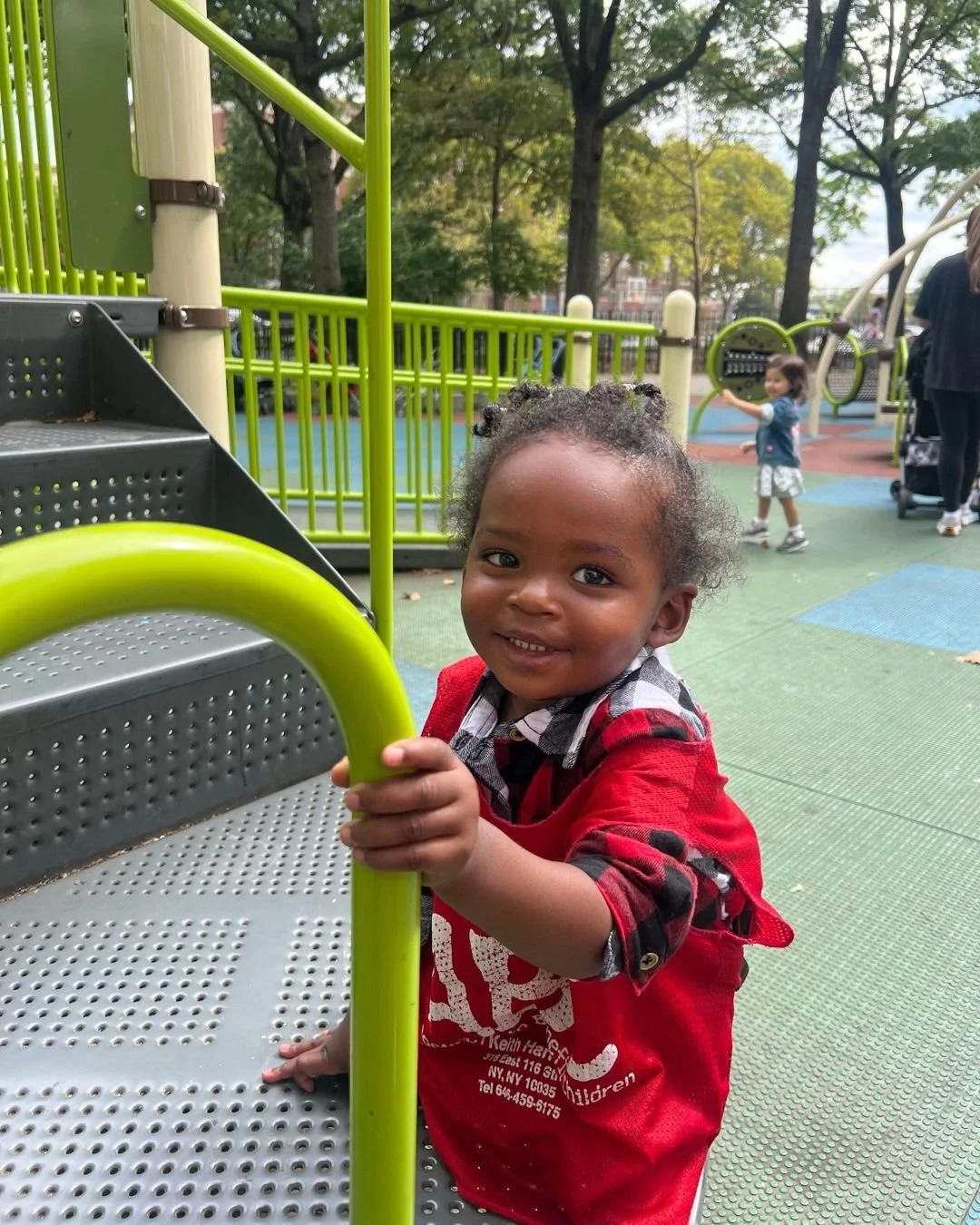 Our Keith Haring School children have been making the most of the last bits of summer weather by playing outside and recently got a special treat&hellip; the opportunity to touch and learn about a corn snake and tortoise! NYC Parks staff were kind en