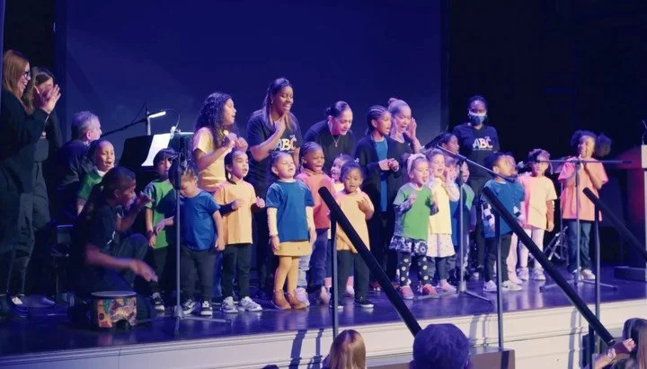 We&rsquo;re&nbsp;reminiscing about our Thanks for Giving gala last month, and particularly the stars of the show: our spectacular preschool singers! Featured here are clips from their adorable renditions of &ldquo;Mi Cuerpo&rdquo;&nbsp;and &ldquo;Ope