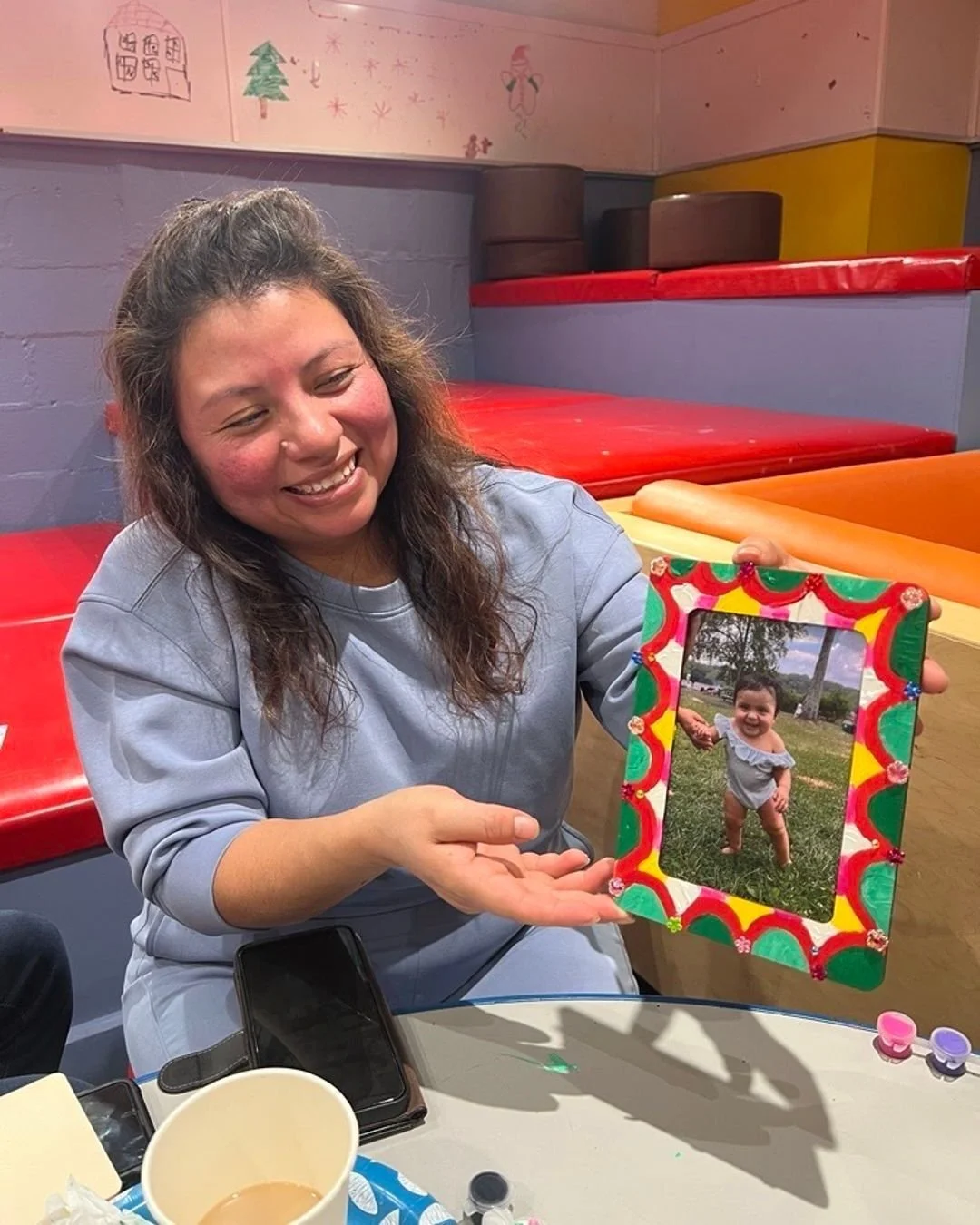 ABC parents and caregivers across our programs came together for holiday craft gatherings to relax and socialize. They decorated ornaments and picture frames with images of their families, all the while getting to know each other better. We love seei