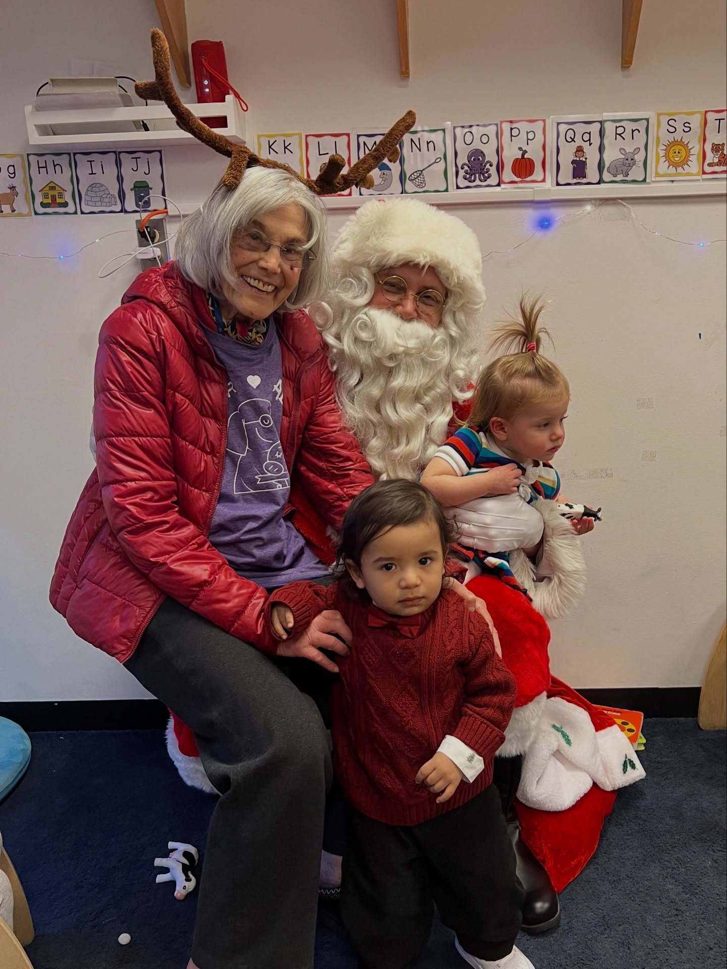 While&nbsp;children&nbsp;around the world wait for Santa&rsquo;s magical arrival tonight, ABC&rsquo;s Cassidy&rsquo;s Place&nbsp;was honored to&nbsp;receive&nbsp;an extra special, early visit from Santa&nbsp;Claus&nbsp;last week.&nbsp;Our kiddos were