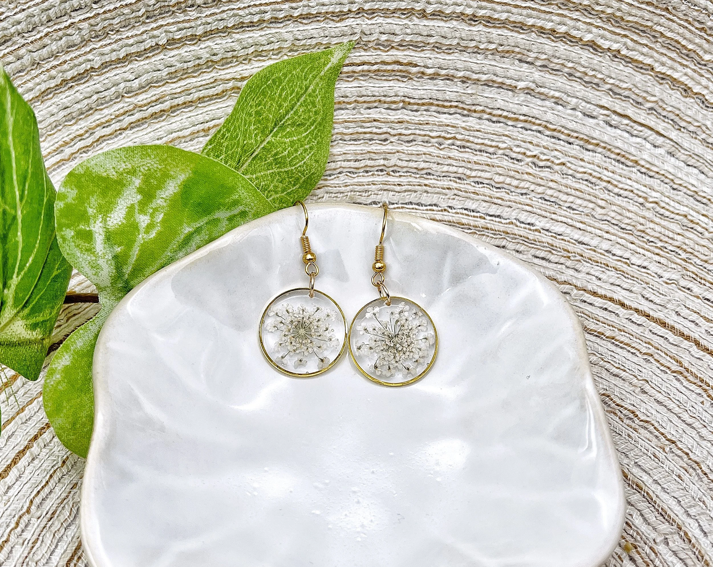 Queen Anne’s Lace Round Dangle Earrings