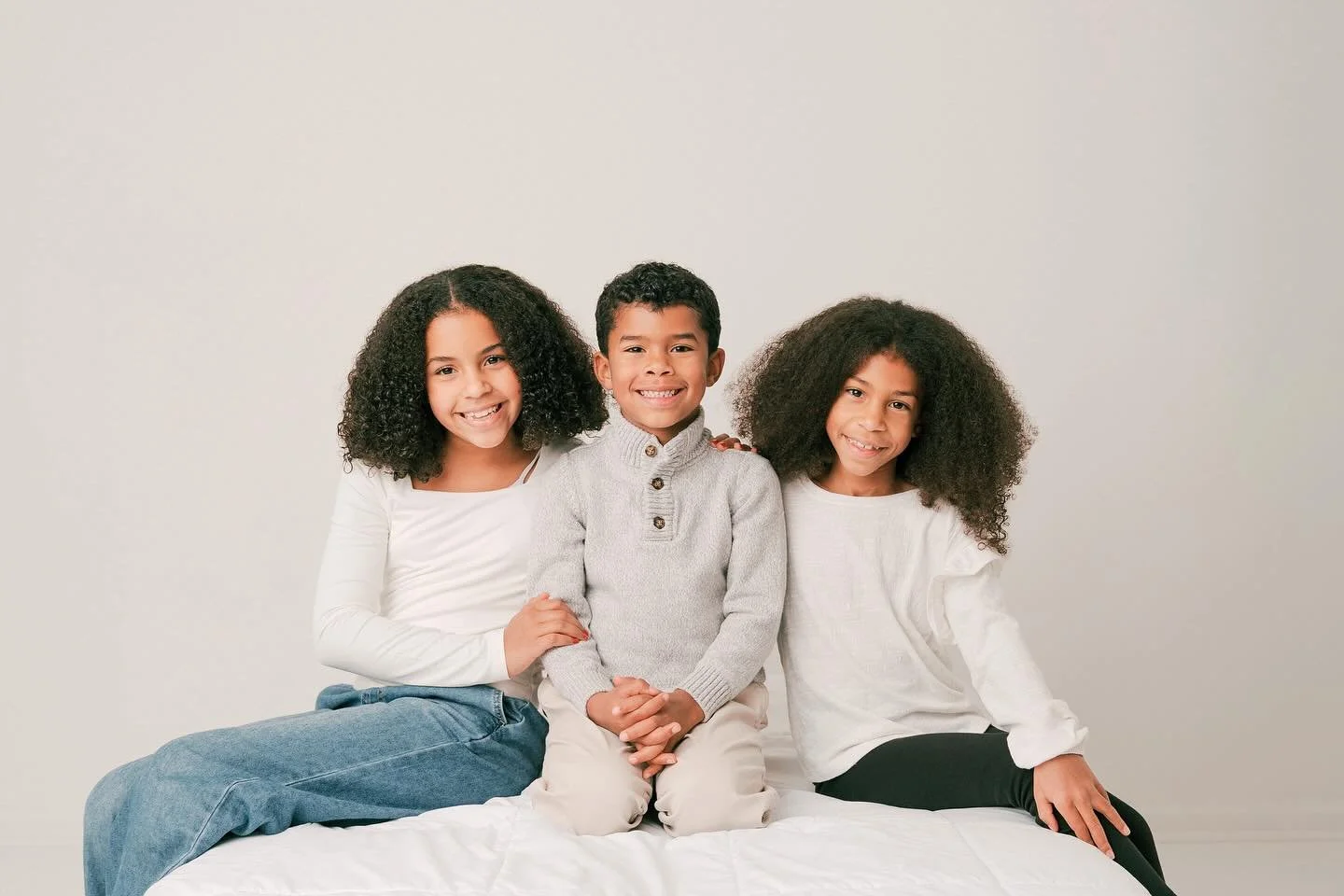 Your session is right around the corner! Let&rsquo;s make getting dressed super easy&hellip;
⠀
For sibling or family portraits, you really don&rsquo;t have to match perfectly &mdash; just keep everyone in similar tones.
⠀
Think of it like putting tog