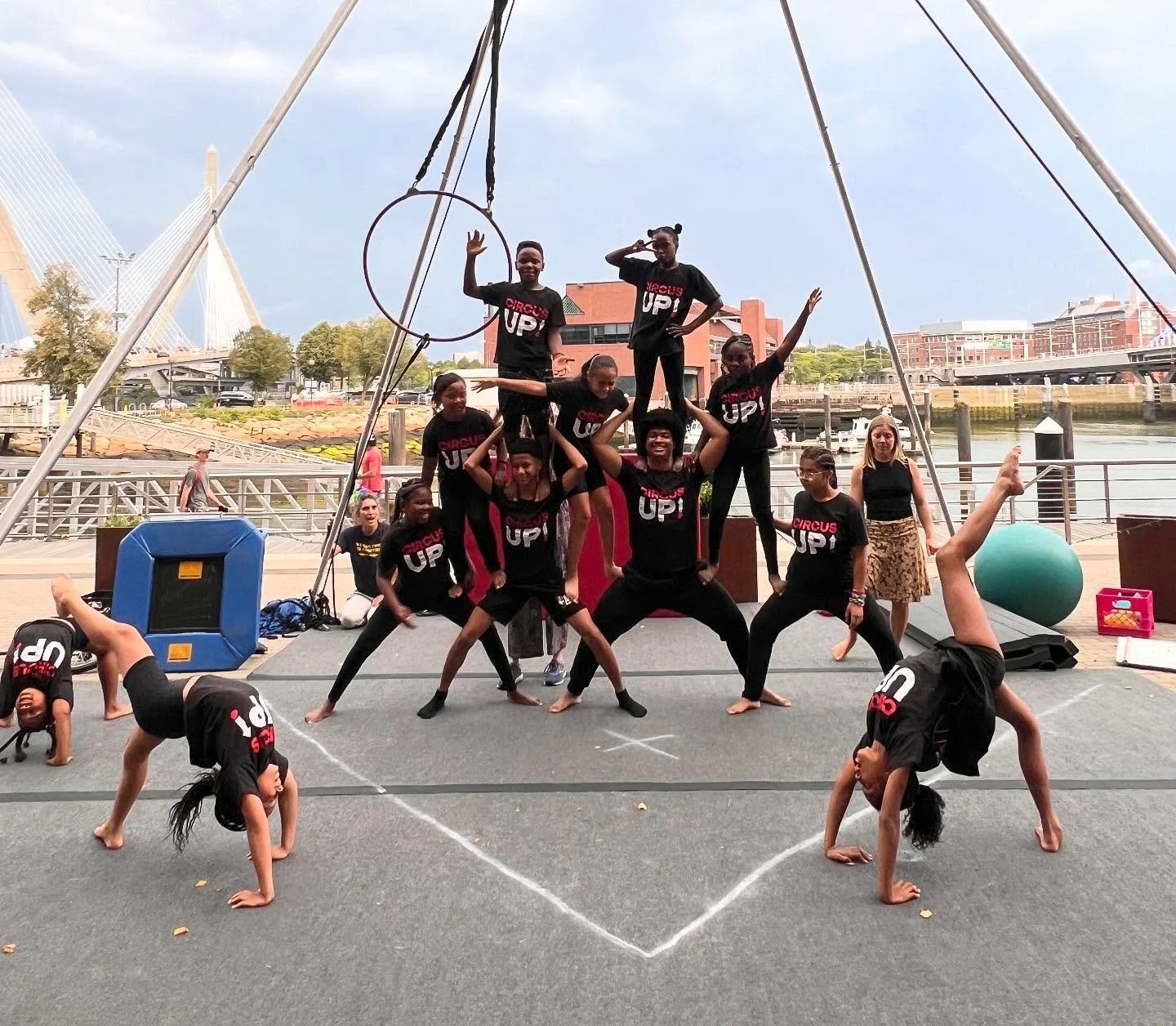 Last weekend Circus Up joined @thezakimfund as surprise entertainment for their Light the Night Fundraiser 2025! 

What started as a full outdoor act quickly transitioned to a reworked indoor act in a much smaller space due to a threatening lighting 