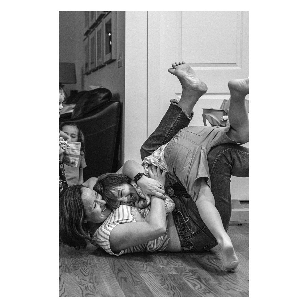 Shoutout to all the parents who get on the floor with your kids. I see you 💕

#atlantafamilyphotographer #atlantaphotographer #documentaryfamilyphotography #documentaryfamilyphotographer #dfpcommunity #madefordocumentary #dayinthelifephotography #fa