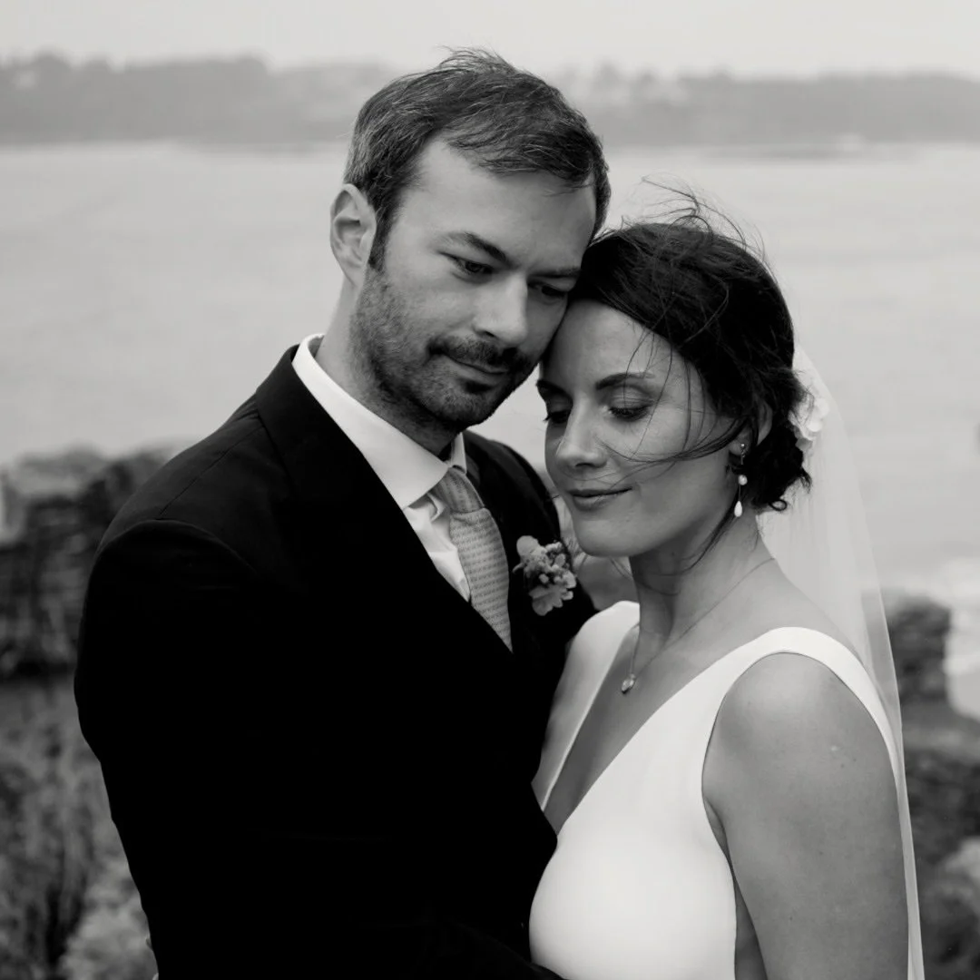 LOVE IN BRITTANY - BW VIBES 

Cette session couple le jour du mariage pr&eacute;vue juste apr&egrave;s la mairie avec Anne Sophie &amp; Antoine a donn&eacute; pour le moins des images inattendues. On attendait ou esp&eacute;rait que le temps ne soit 