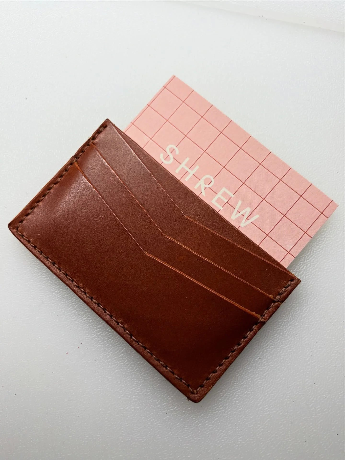 Commissioned card holder for a client&rsquo;s husband.

Tuscan vegetable tanned leather in Conker with three slot chevron design and a pocket at the top for notes. Hand stitched using French linen thread.

#cardholder #leathercardholder #handcrafted 