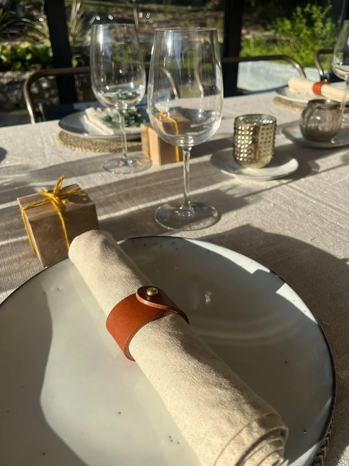 A lovely customer sent me these photos of their Christmas Day table scape - how beautiful does it look?! She was thrilled with her napkin holders and said they were the perfect finishing touch 🤎
They are sold individually in Conker and Natural and w