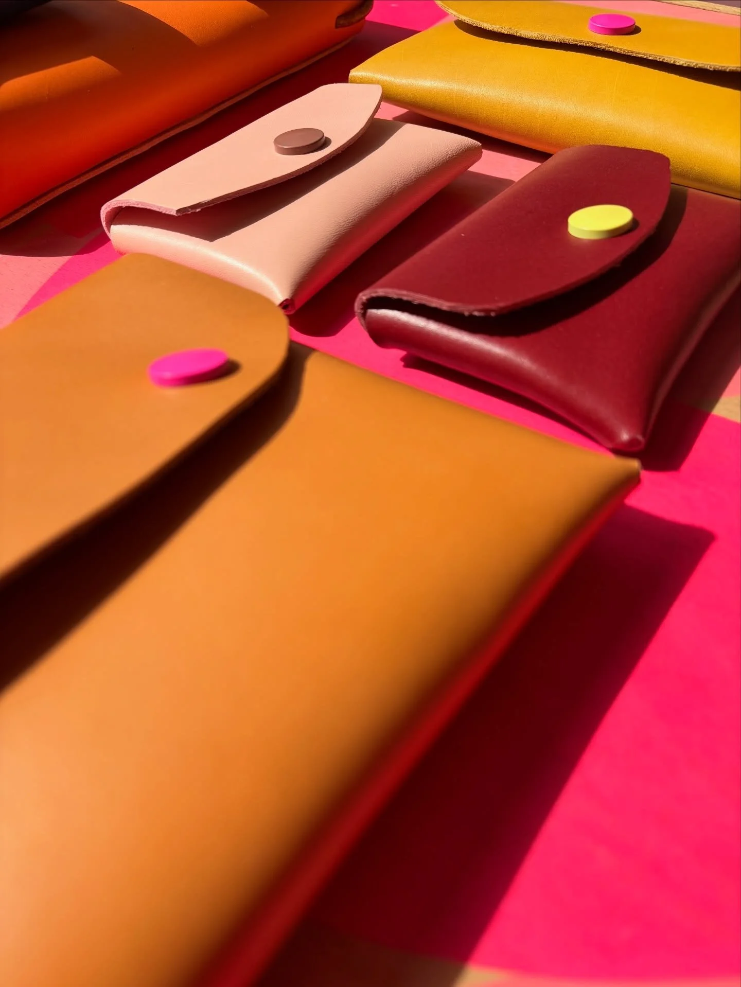 Adding a bit of cheerful colour to my grid because I&rsquo;m sick of the damp, dark days ☔️ plus who doesn&rsquo;t love a neon pink popper?

#vegtanleather #colourmehappy #colour #neonvibes