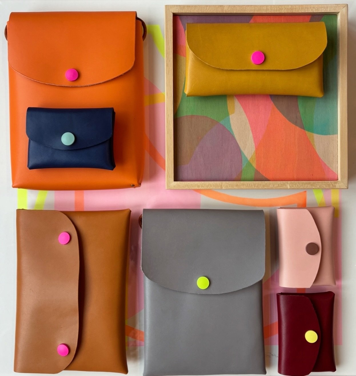 A little flat lay of all the styles and colours available in the Pop! Collection. 
They&rsquo;ve yet to be added to the website, but do DM if you&rsquo;d like to buy! Prices are below (plus postage). Bespoke options available. Artwork by the talented