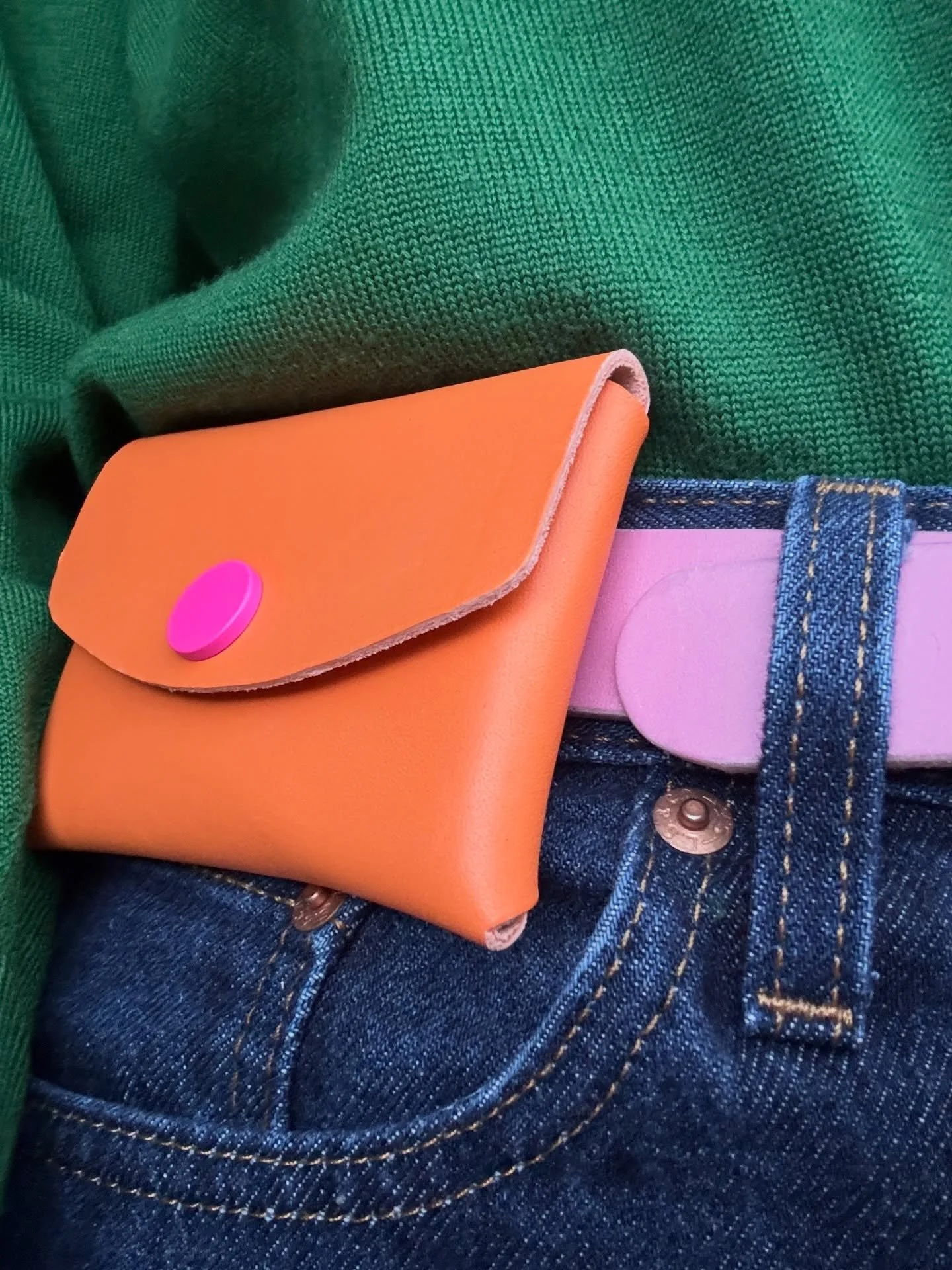 Small purse. Big personality.

This versatile little Riley purse slides onto your belt and keeps the essentials to hand - cards, notes, a door key, a lipstick, emergency dog bags. It&rsquo;s the ultimate hands-free! Wear under a sweater or make it a 