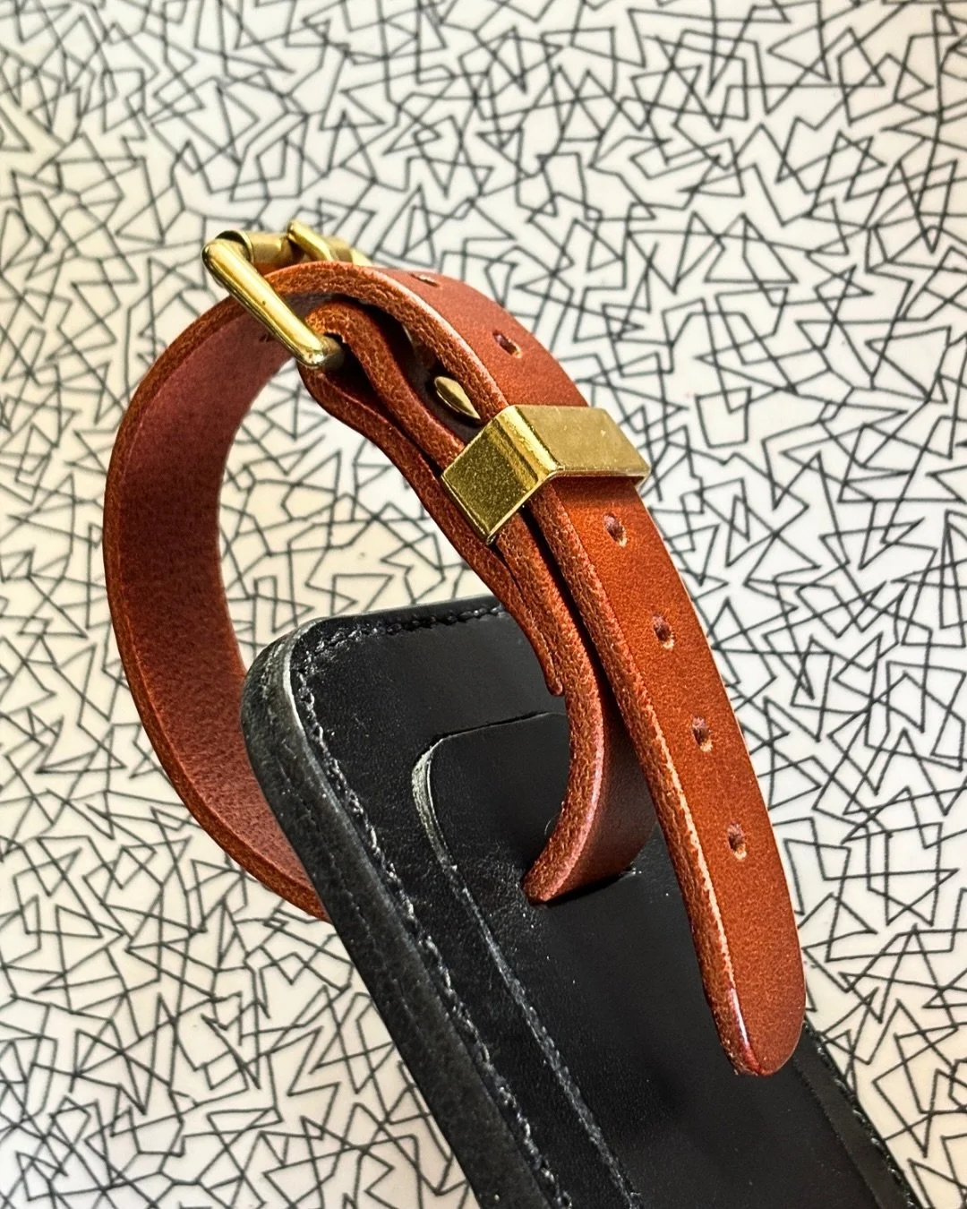 A tailored luggage label for a cherished son&rsquo;s 18th birthday adventures! 

Black Italian vegetable tanned leather with contrast Conker strap. Hand sewn with French linen thread and fitted with solid brass hardware. A luggage tag to treasure for