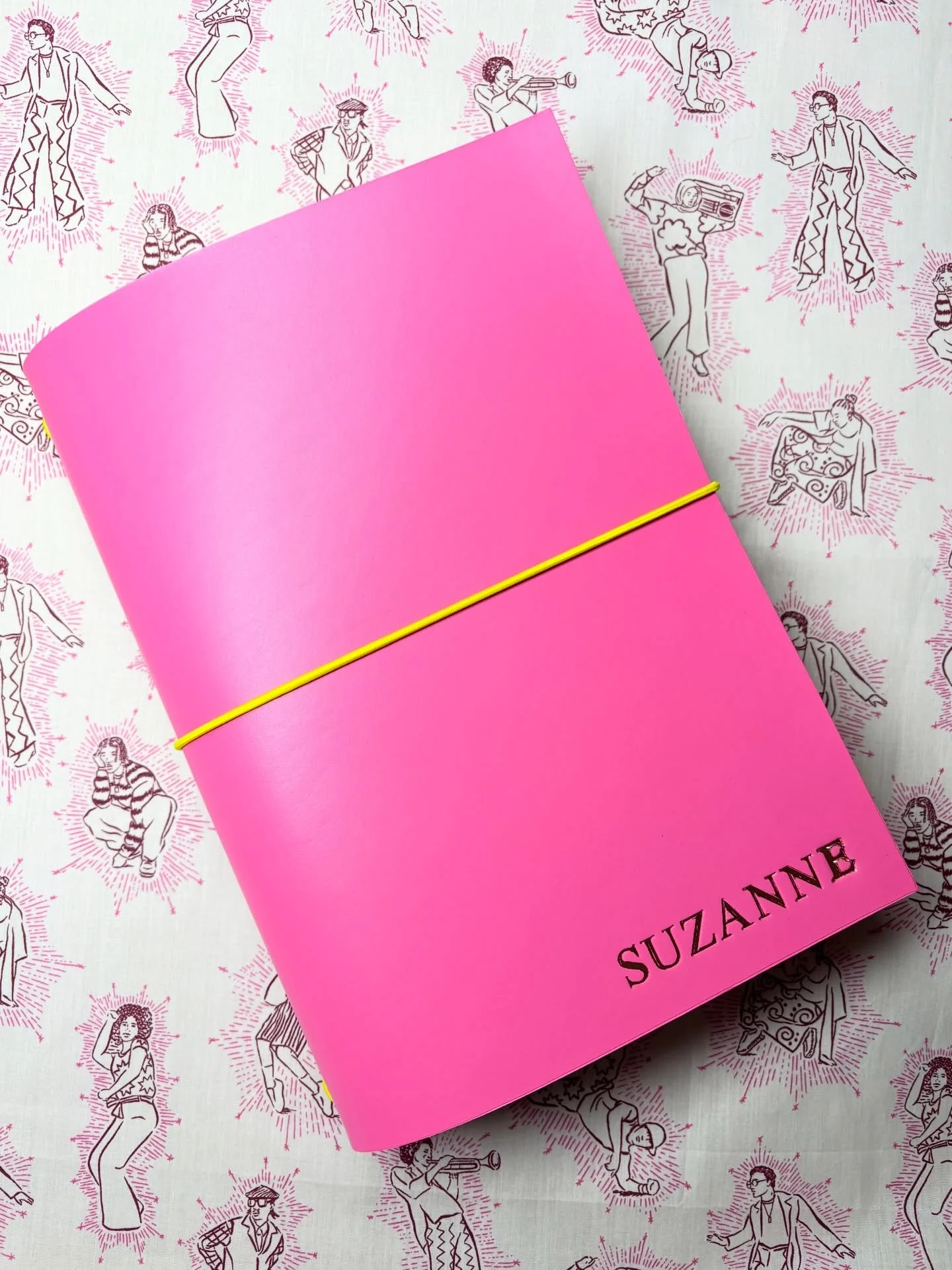 This journal&rsquo;s no shrinking violet! Crafted from zingy bubblegum pink veg tanned leather, paired with yellow cord and finished with Suzanne&rsquo;s name in rose gold foil. 

Cut and made by hand, as always.

Just waiting to be filled with lists