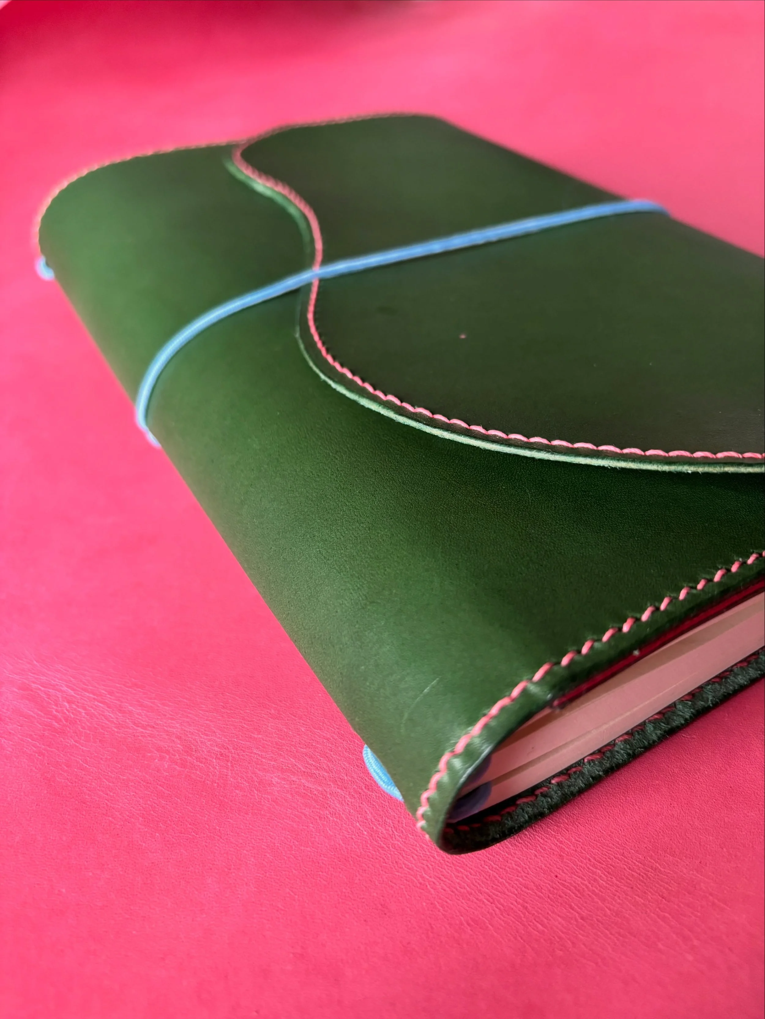 What a fun commission this journal was to make!

@miraidf contacted me from Switzerland with an idea for her perfect journal and between us we came up with this beautiful, softly curved cover with contrast stitching, inside pockets and cord fastening