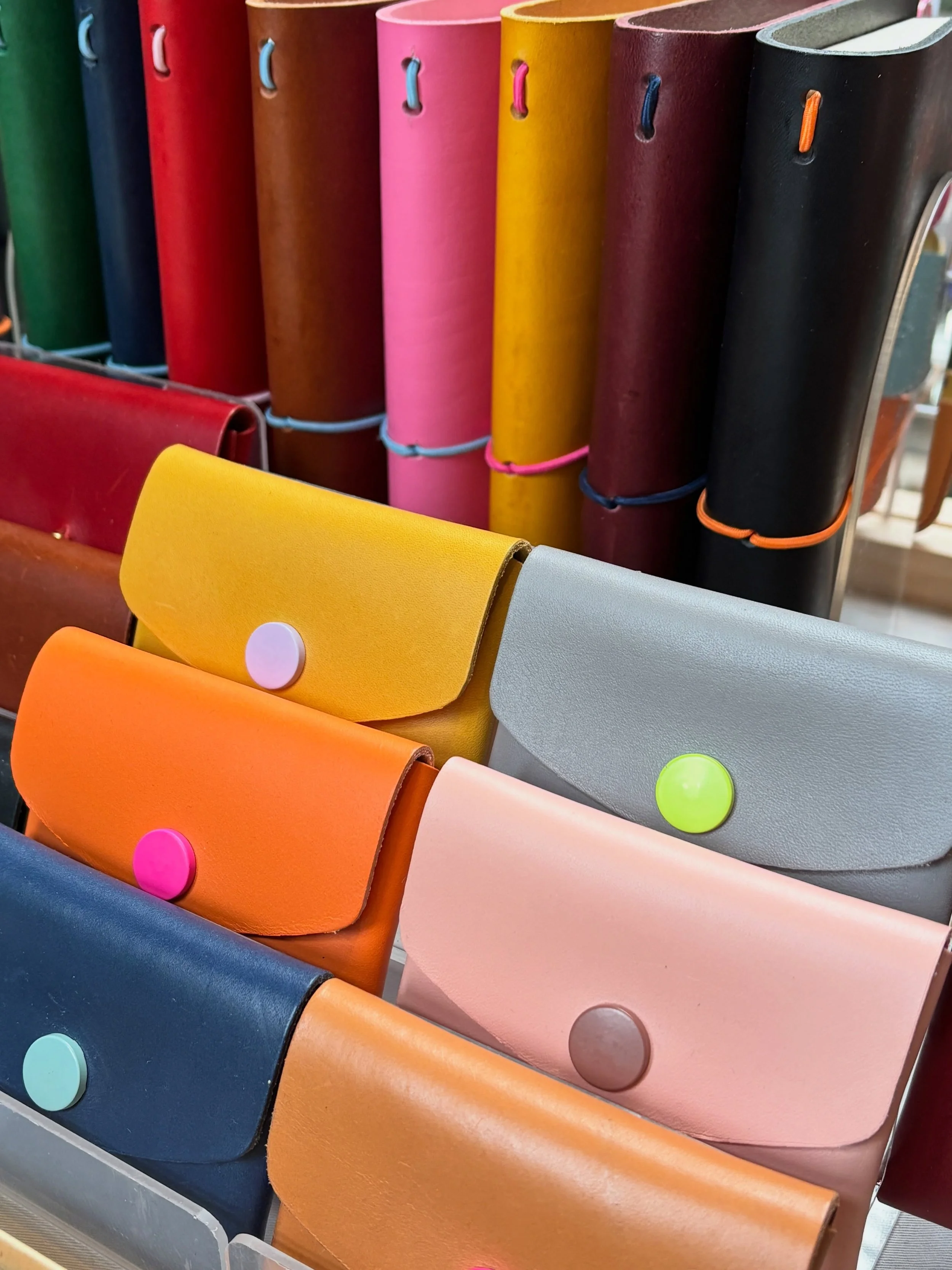I&rsquo;ll be at @thefromeindependent today 10-3pm with my colourful veg tan wares, showcasing some new items too! If you&rsquo;re coming do come and say hi👋🏻 

#visitfrome #fromeindependent #madeinbath #handstitchedleather
