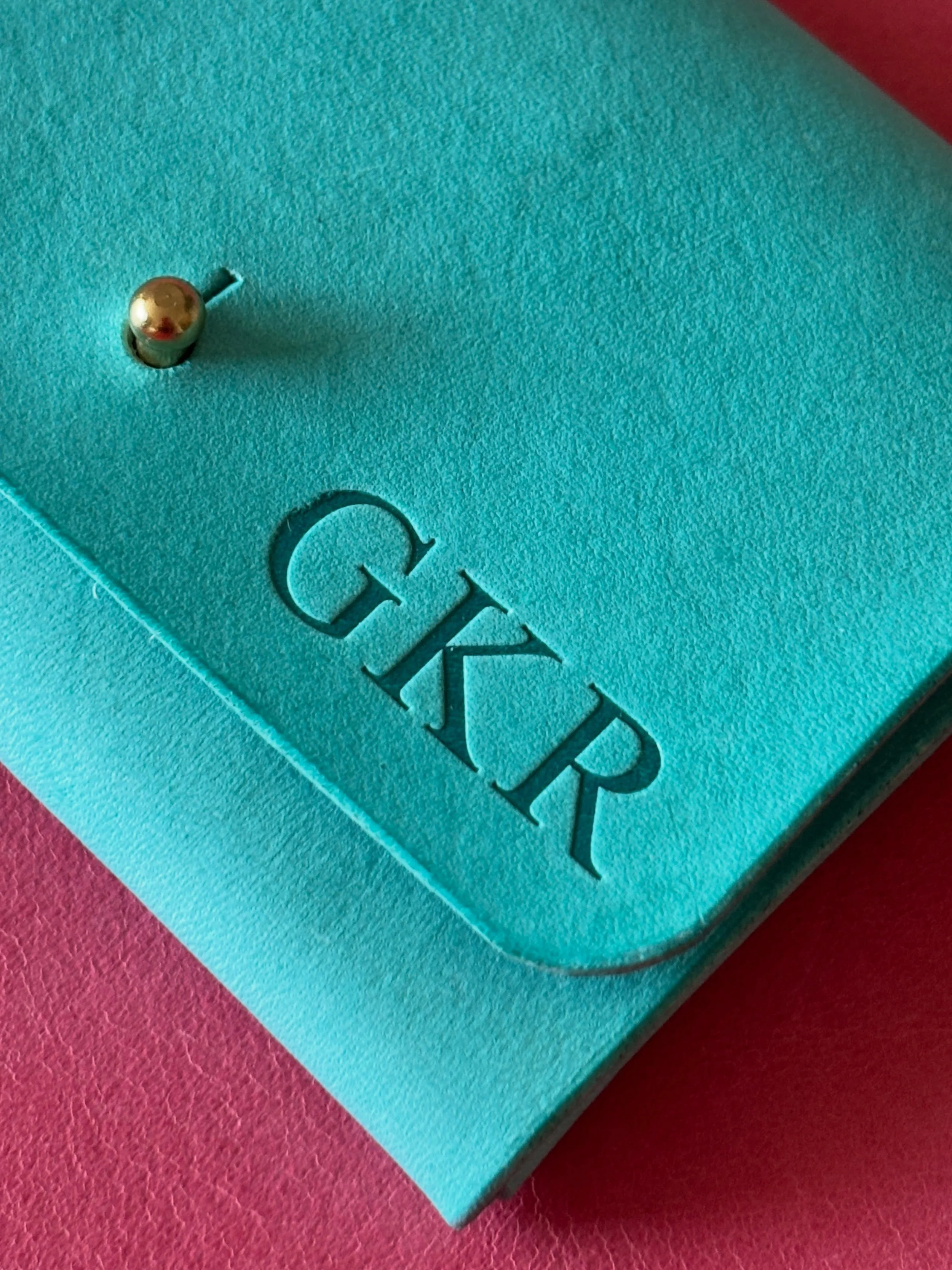 For anyone that still carries around a million store loyalty cards instead of downloading their apps, this cardholder&rsquo;s for you&hellip; when you come to your senses and just want a smart, slimline alternative to a bulky purse 😜

#personalisedc
