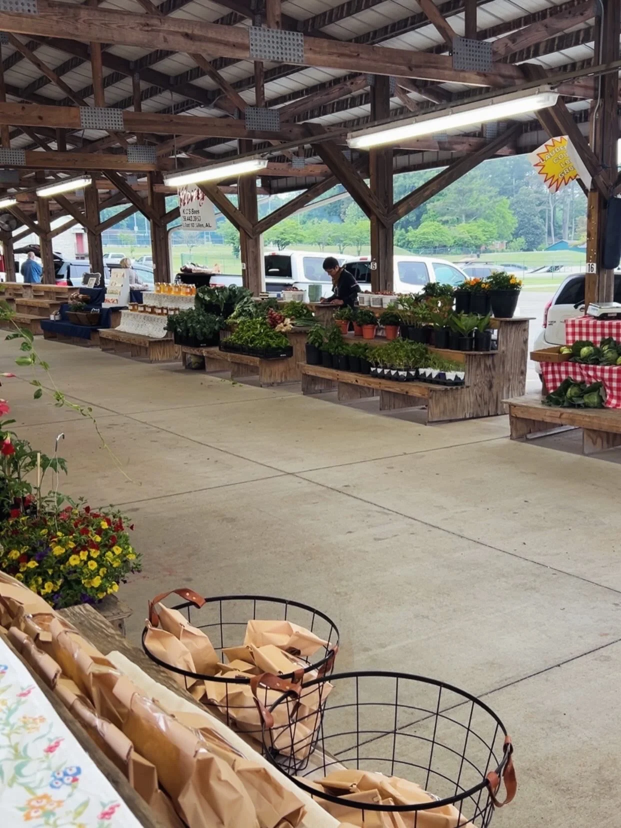 farmers-market-booth-sourdough-loaves