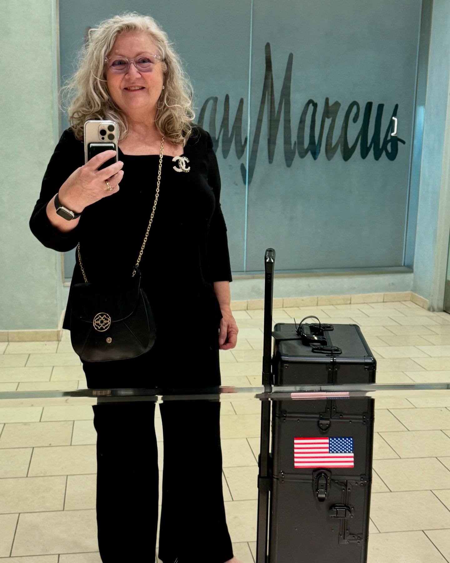 Starting November with an event at Neiman Marcus.  I had the pleasure of providing engraving on fragrance bottles and personalizing ornaments.  Luckily I did get a  pictures of this special ornament. ❤️🎁 

#lasvegasevents #lasvegascalligrapher #luxu