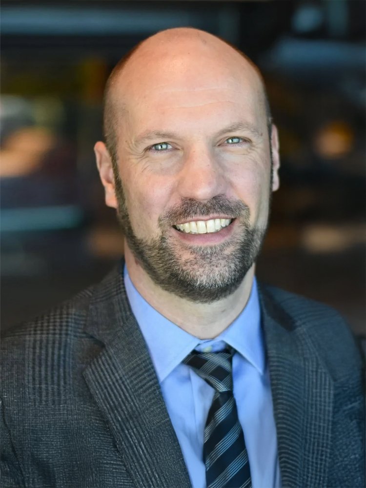Andrew Richards headshot
