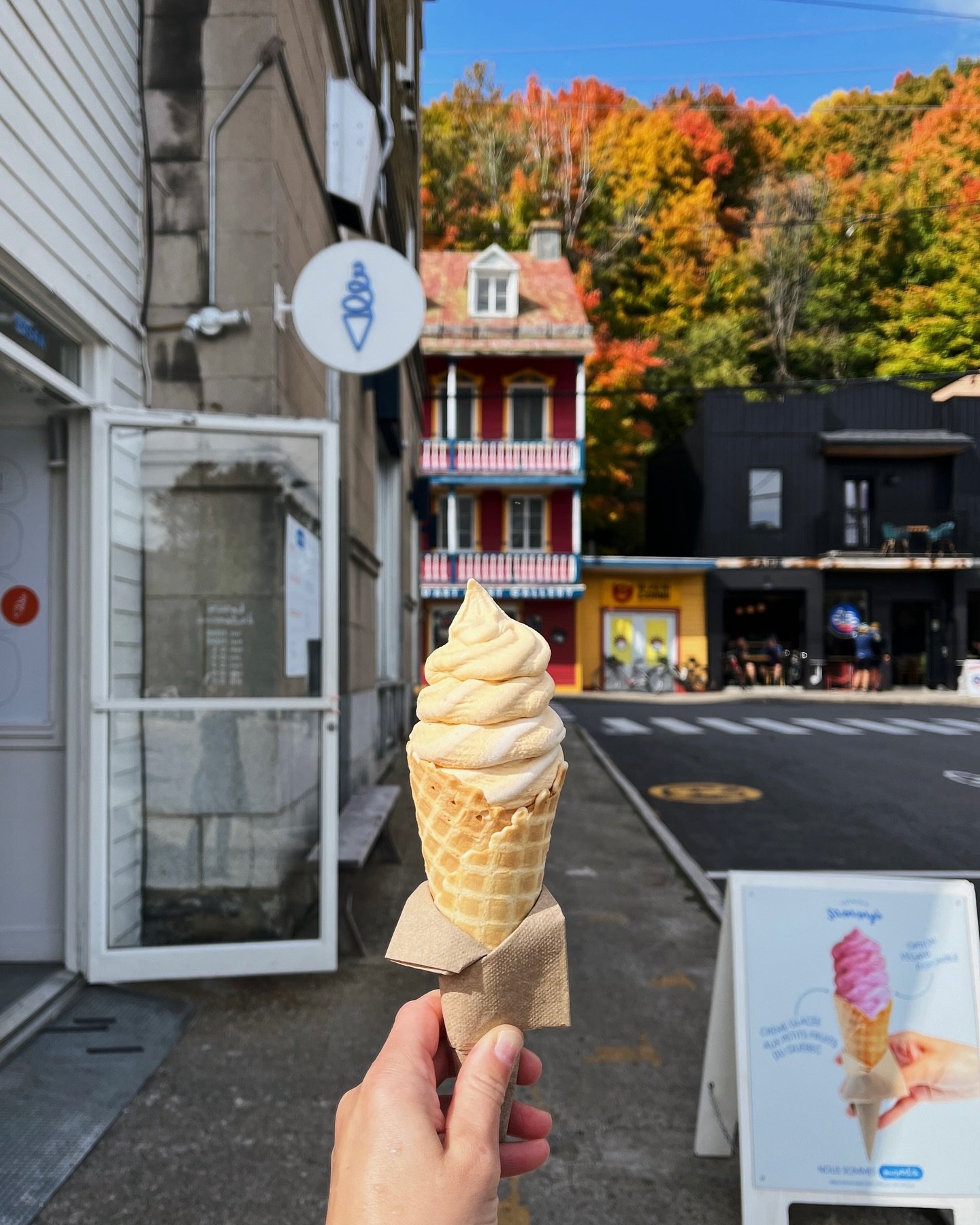 DERNI&Egrave;RE SEMAINE d&rsquo;op&eacute;ration de la saison (bein oui d&eacute;j&agrave; 🤯) 🍁🍂

Venez vous chercher un petit dernier cornet ou juste nous dire coucou 🥲

MER-JEU : 12-5
VEN-SAM : 12-9
DIM : 12-5

et OUI il nous reste des swirls &