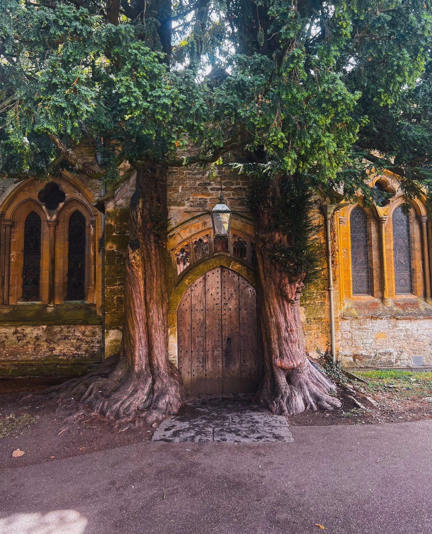 Speak, friend, and enter... 🚪⁠
⁠
St. Edward's Church in Stow-on-the-Wold, the rumored inspiration for The Doors of Durin in The Lord of the Rings, had an ancient, otherworldly feel - it would be difficult not to feel inspired there! 💭