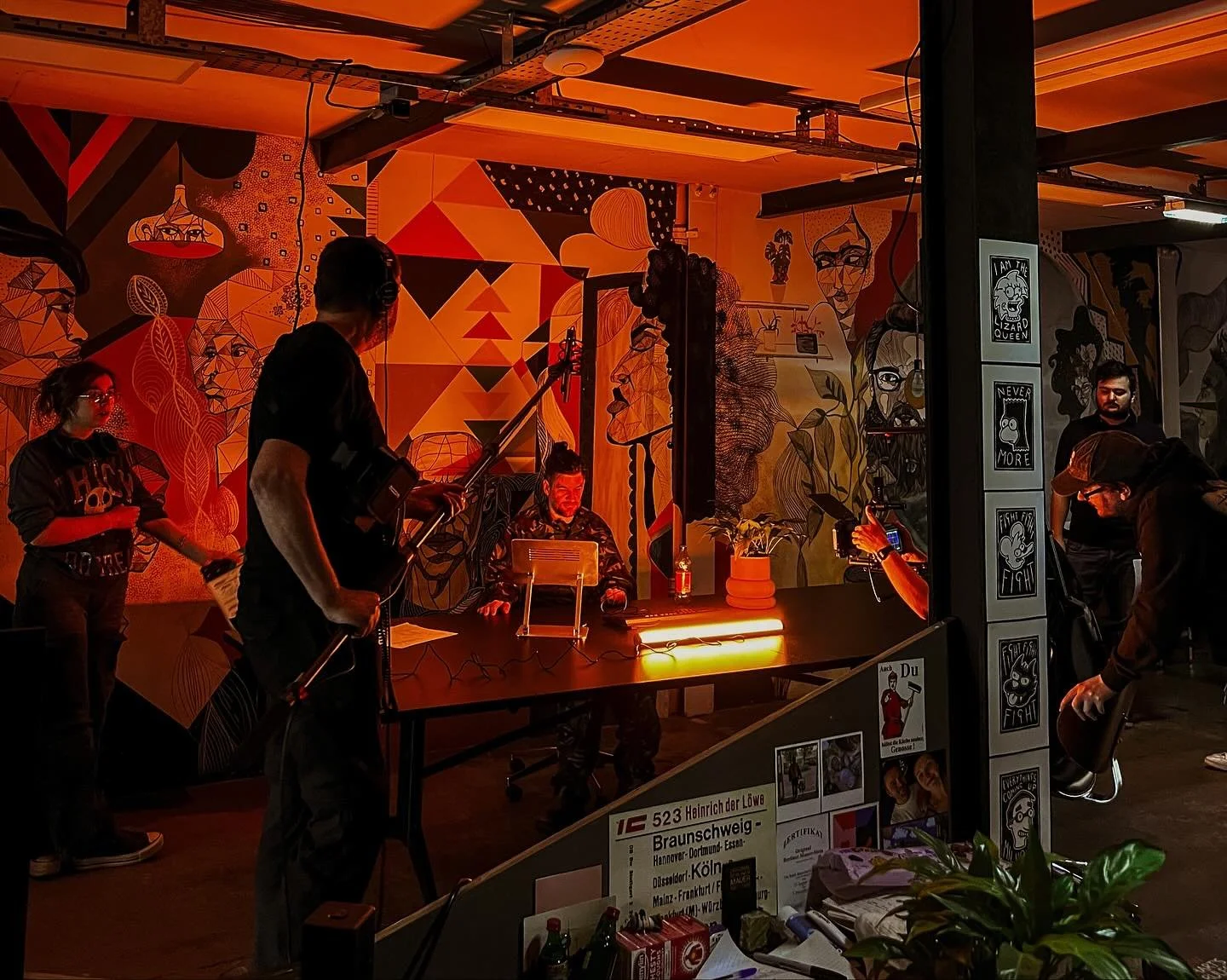 First 48hr Film in the can! 🎬

Had such a fun time working with new folks and some of the @weekday.films crew. Being on set is always a fun experience, but the added constraints and obstacles of the 48 hour setup made it even more exciting and colla