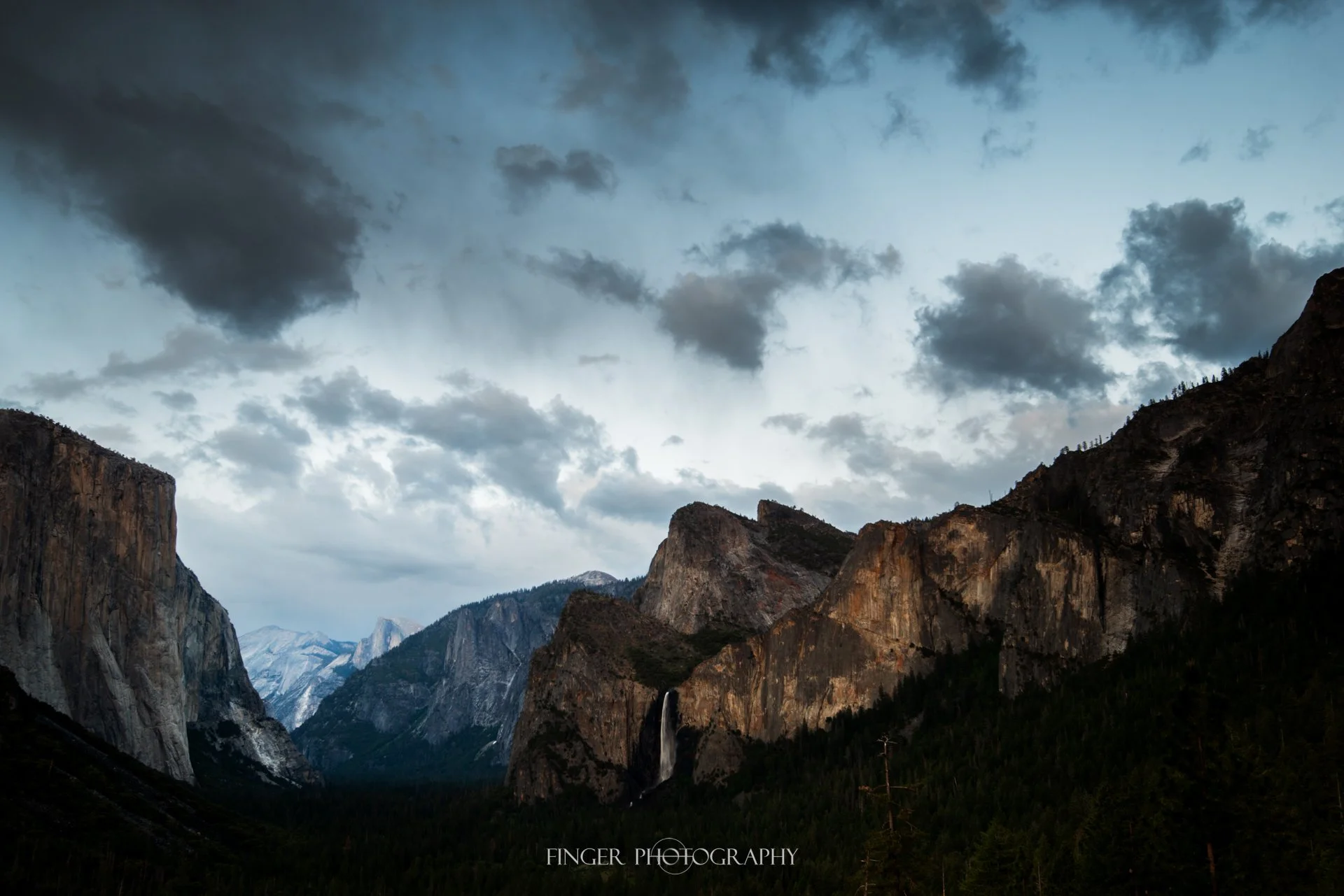 Inspiration Point in Yosemite in the late afternoon.