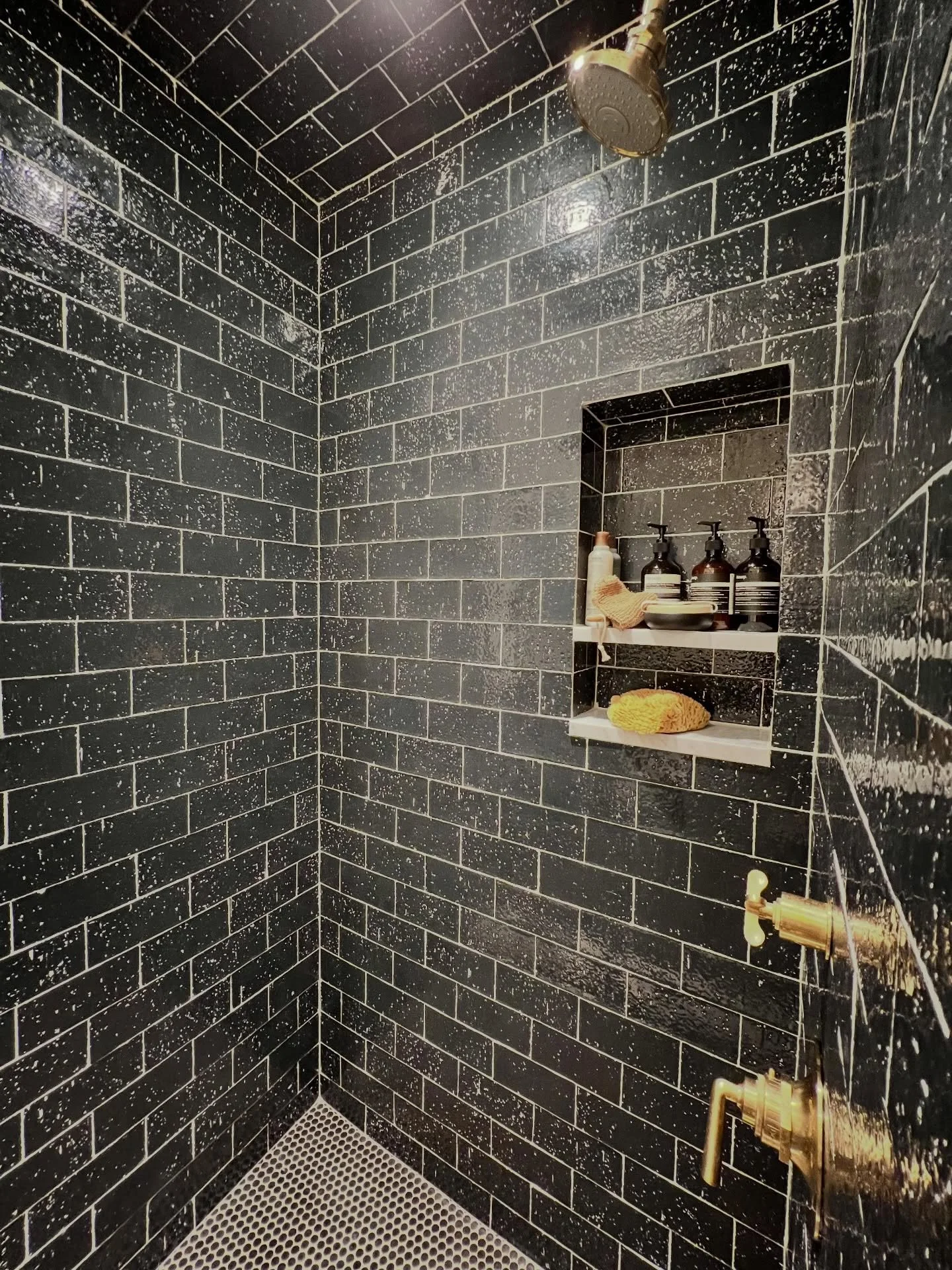 Tile niches we&rsquo;ve built over the years.
Which one&rsquo;s your favorite?

👇 Let us know in the comments.

#TileNiches #BathroomDetails #TileDesign #BozemanTile #MontanaHomes #TileInspo #CustomTile #ToolboxTile #DesignDetails