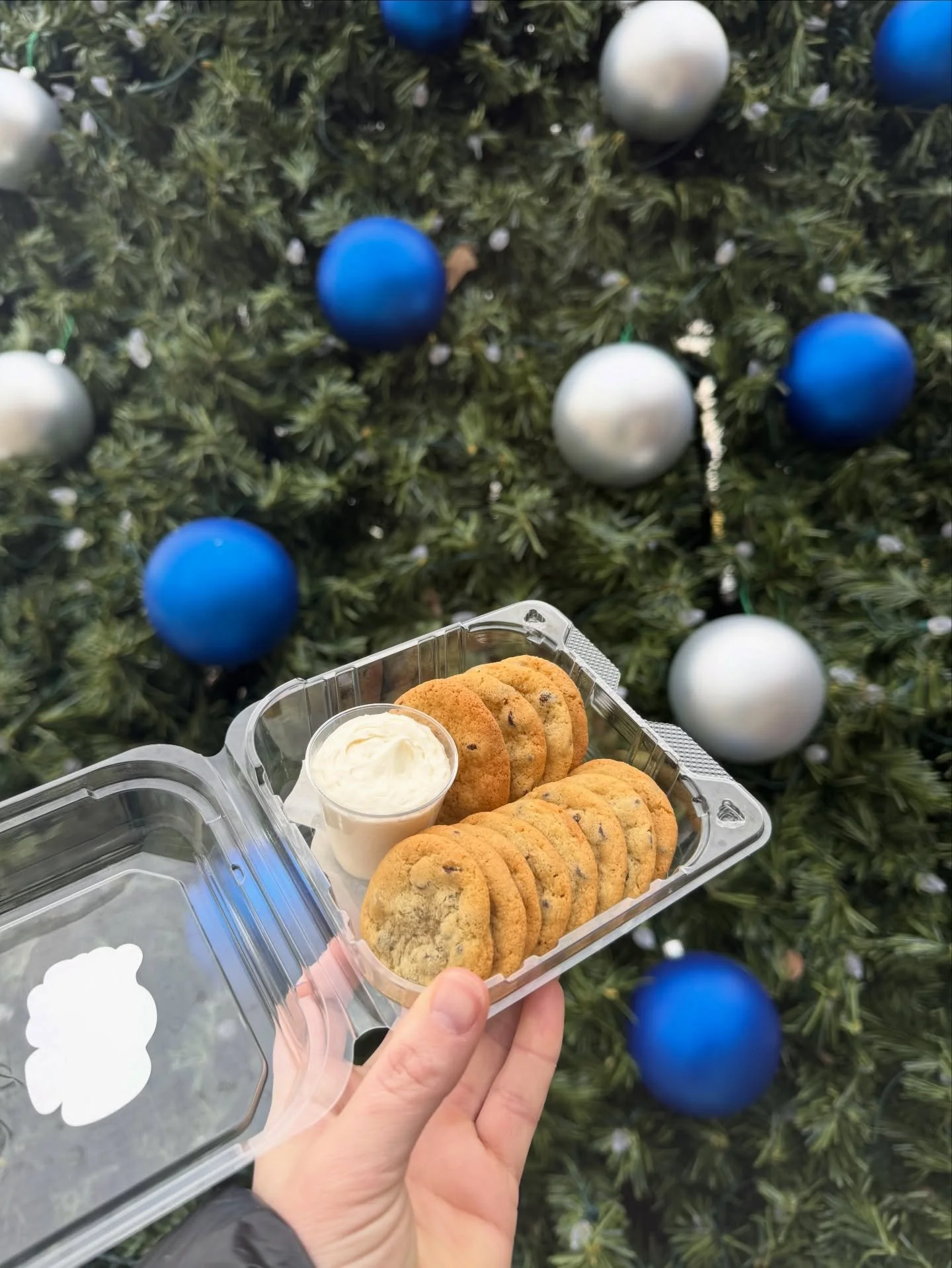 Cookies &amp; Milk for Santa🎅🏼🍪
Available at Budd Dairy only! We flip our Budd location every December to be ❄️Santa&rsquo;s Bakeshop❄️
We stock specialty seasonal items like:
🍪Cookies &amp; Milk for Santa - mini chocolate chip cookies with chees