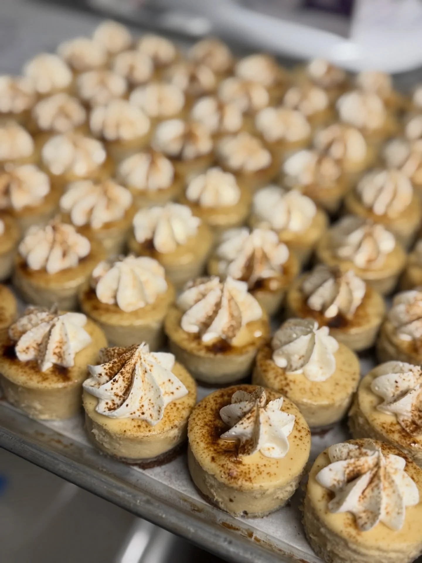 Today&rsquo;s specialty☕️☀️
Brownie espresso mini cheesecakes! This weekend is supposed to be gorgeous!! We are stocked up and ready for you! We also made fresh lemon curd for lemon cheesecake slices headed out to all locations today🍋

Hilliard open