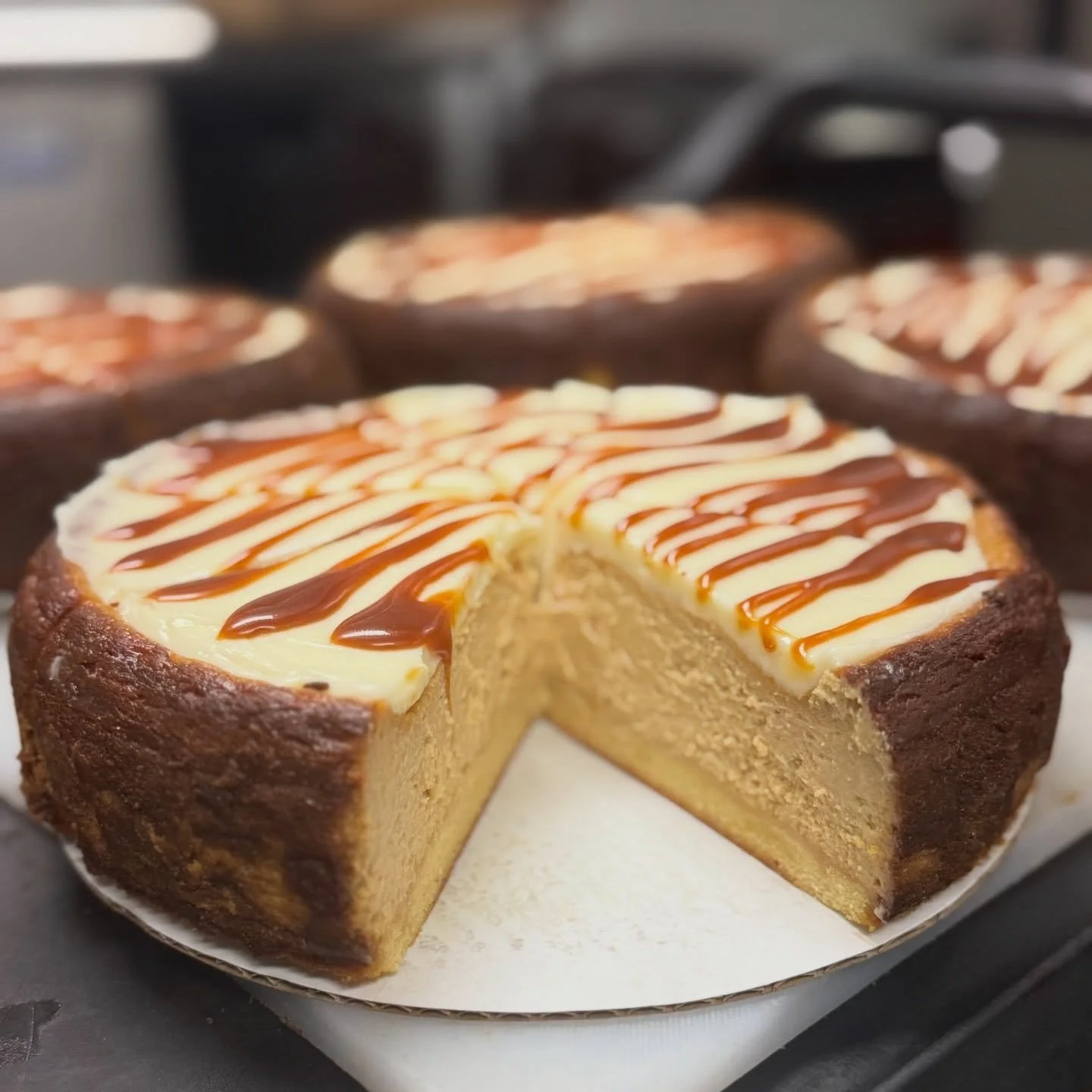 💛Gold Rush Cheesecake💛 yellow cake crust, salted caramel cheesecake, topped with cream cheese icing and more salted caramel drizzle 🤤😍 headed out to all locations today!