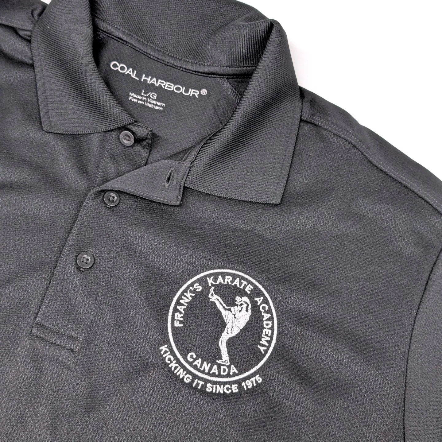 👔 Stitched to impress.
Nothing beats the clean, professional look of embroidery. Check out these custom polos we finished for Frank&rsquo;s Karate Academy 🥋🔥

Why embroidery?
✔️ Long-lasting &amp; durable
✔️ Adds a premium touch to uniforms
✔️ Per