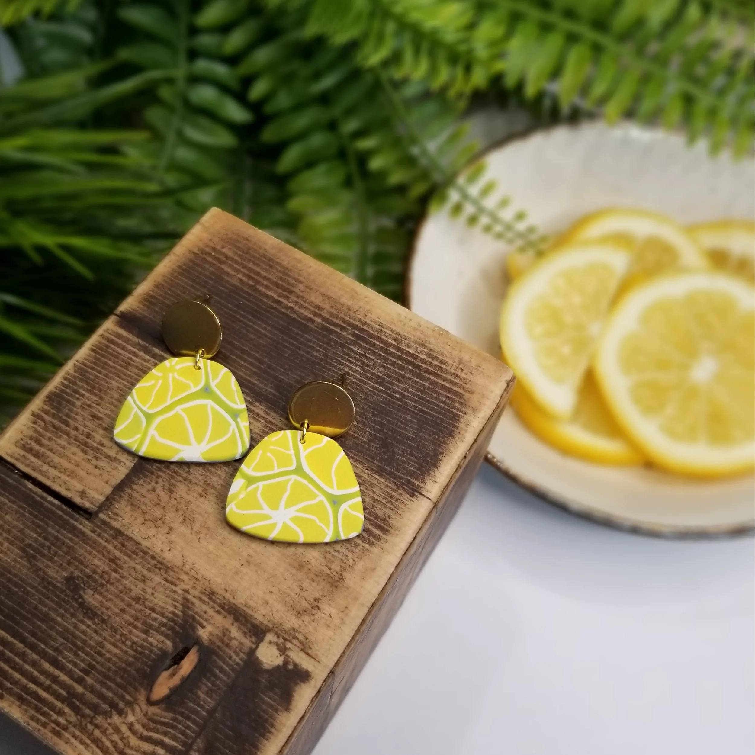 Lemons_trapezoid_god stud_wood_fruit.jpg