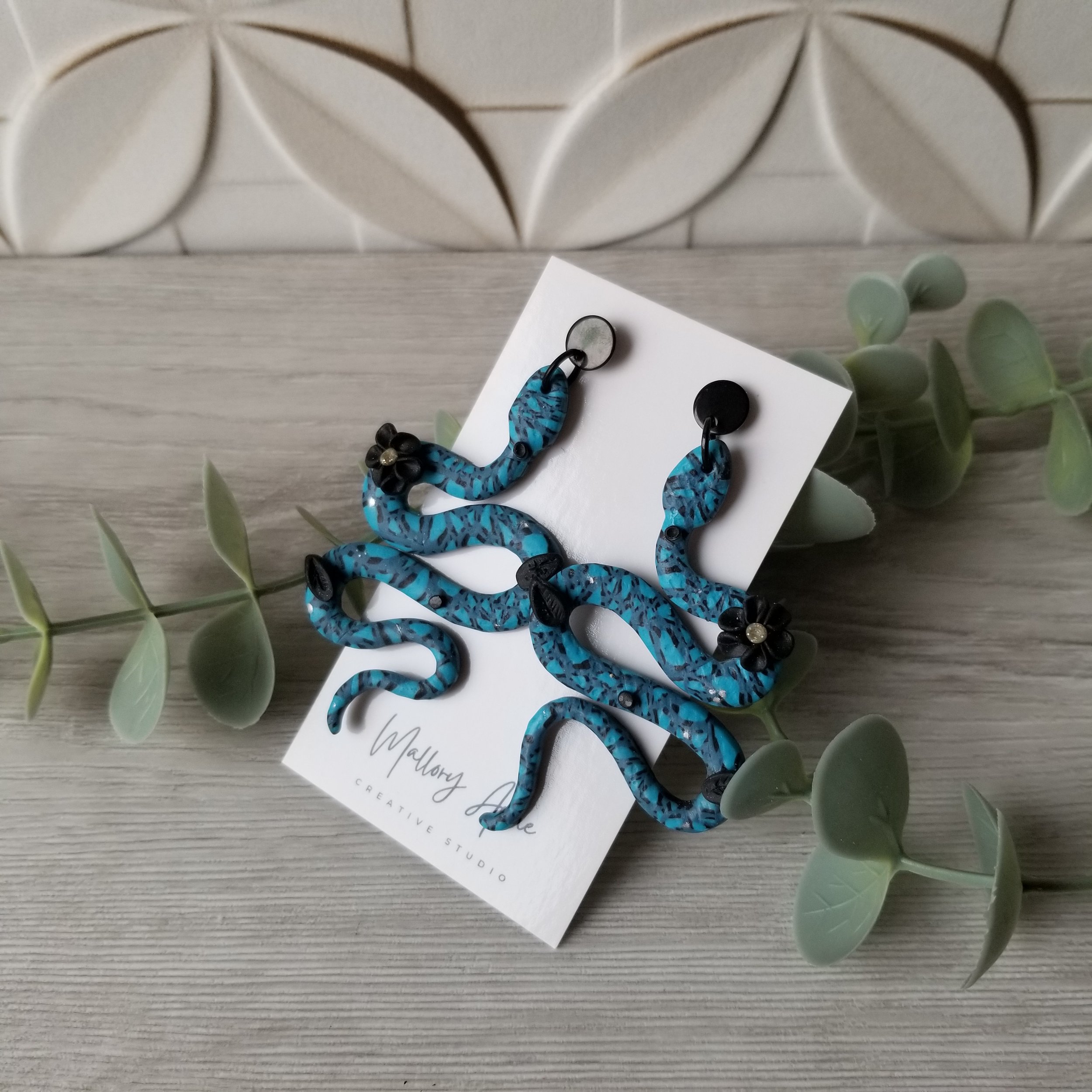 Blue Snakes without Flowers