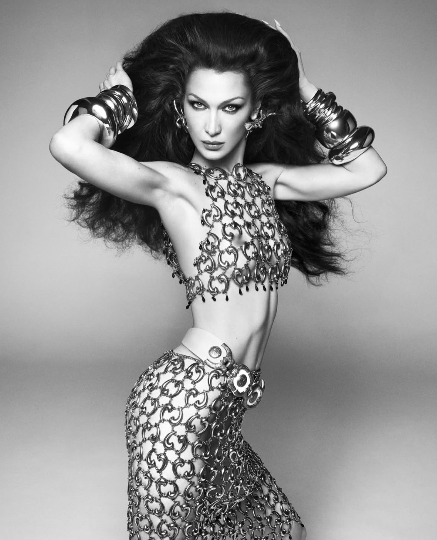 A timeless vision of elegance and strength. Bella Hadid embodies the essence of the Etro Fall Winter 2025 collection, as featured in British Vogue and captured by the lens of Steven Meisel.
&bull;&bull;&bull;
#repost @etro @BellaHadid wears the Etro 