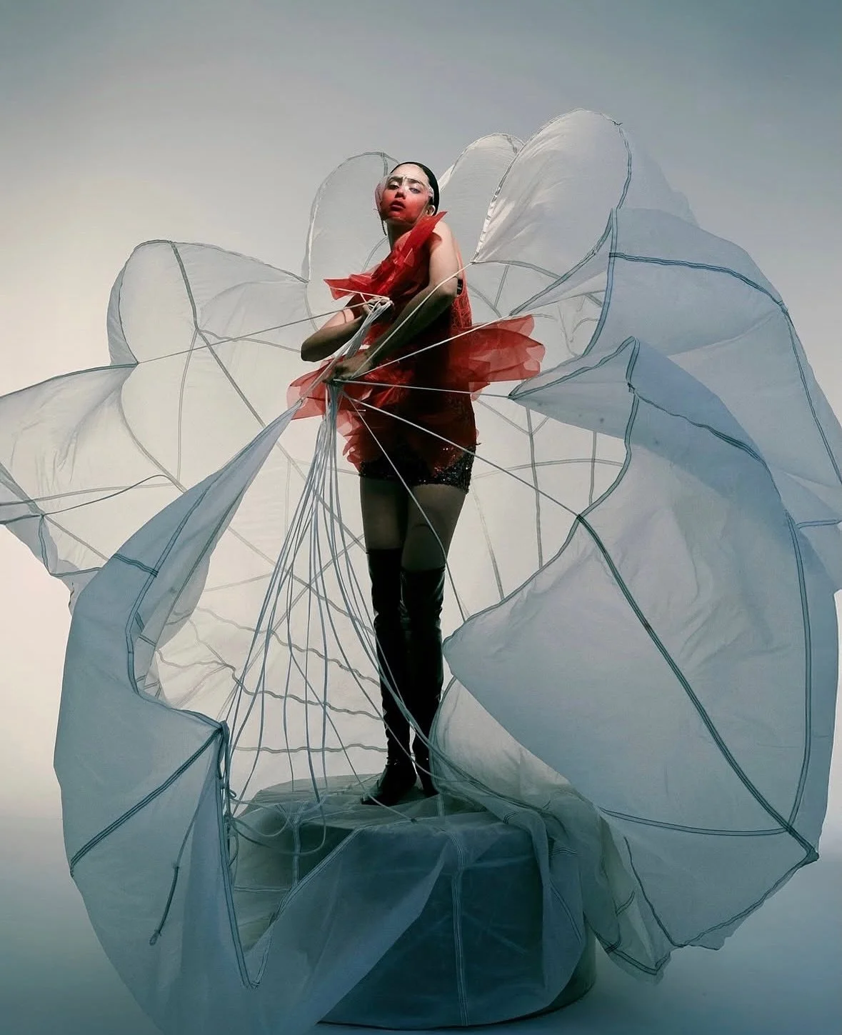 Defying gravity with sculptural grace and cinematic allure.
•••
#repost 
@sickymag ‘GRAVITY RITUAL’ shot by @dereklu8 for sickymag.com — link in bio ❤️
Model #Leaa from @m2model_mgmt
wearing @annakikiofficial @saia