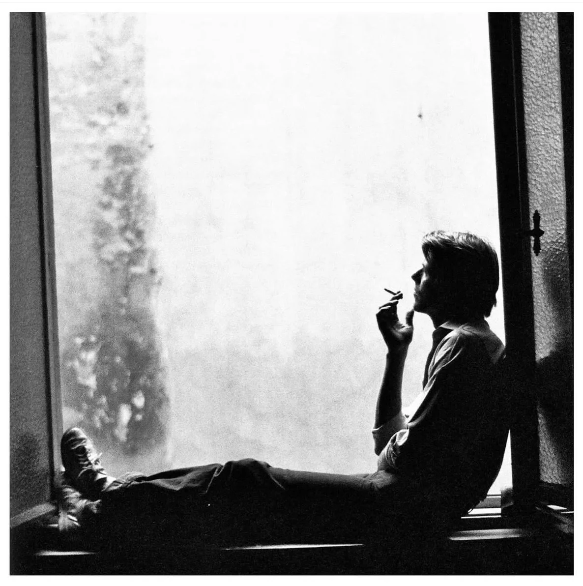 Throwback glamour, timeless vision, fearless individuality. True artistry begins when you create from who you are, not who the world expects you to be. Forever iconic, forever inspiring.

#TBT #throwbackthursday #repost #davidbowie #nitch corinneschw