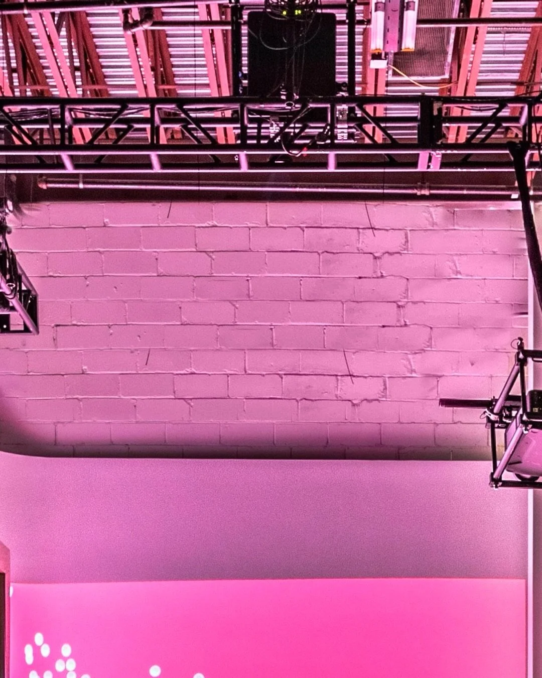 Throwing it back to a night at INDUSTRIA Superstudio with NIKE

Light, color, and motion turned the space into a bold playground where sport, design, and culture collided&mdash;electric, modern, and unforgettable.

#NIKE #INDUSTRIASuperstudio #Willia