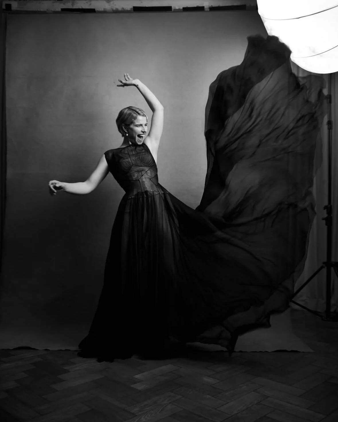 Elegance with a cinematic edge

&bull;&bull;&bull;
#repost 

@jasonhetheringtonstudio Congratulations to Jessie Buckley!
First Irish woman to win Best Actress @theacademy #oscars2026 #killarney ☘️
Shot here for @britishvogue 💫