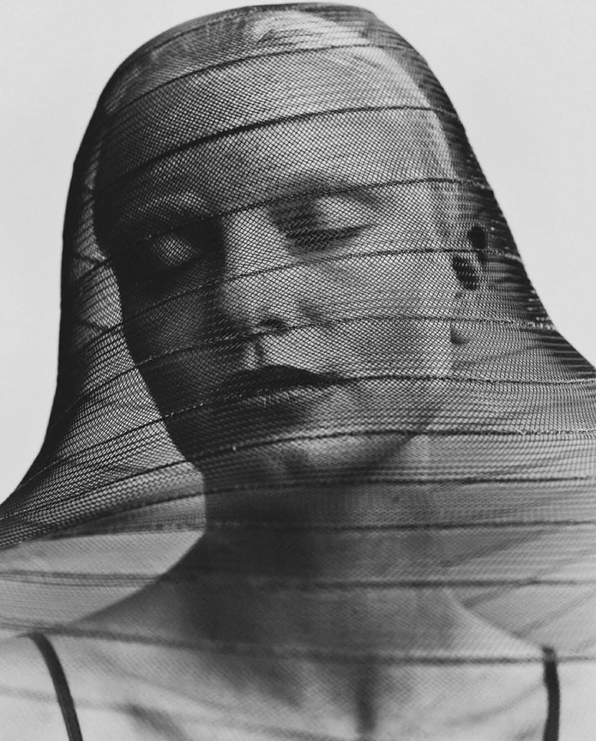 Every detail speaks with elegance.

&bull;&bull;&bull;
#repost

@zakharova_kaetano #fashionportrait #fashioneditorial #fashionstory @bastiaanwoudt photography with @easy_may style by @tricjacotterrill Makeup @martvissernl #artofphotography fashionasi