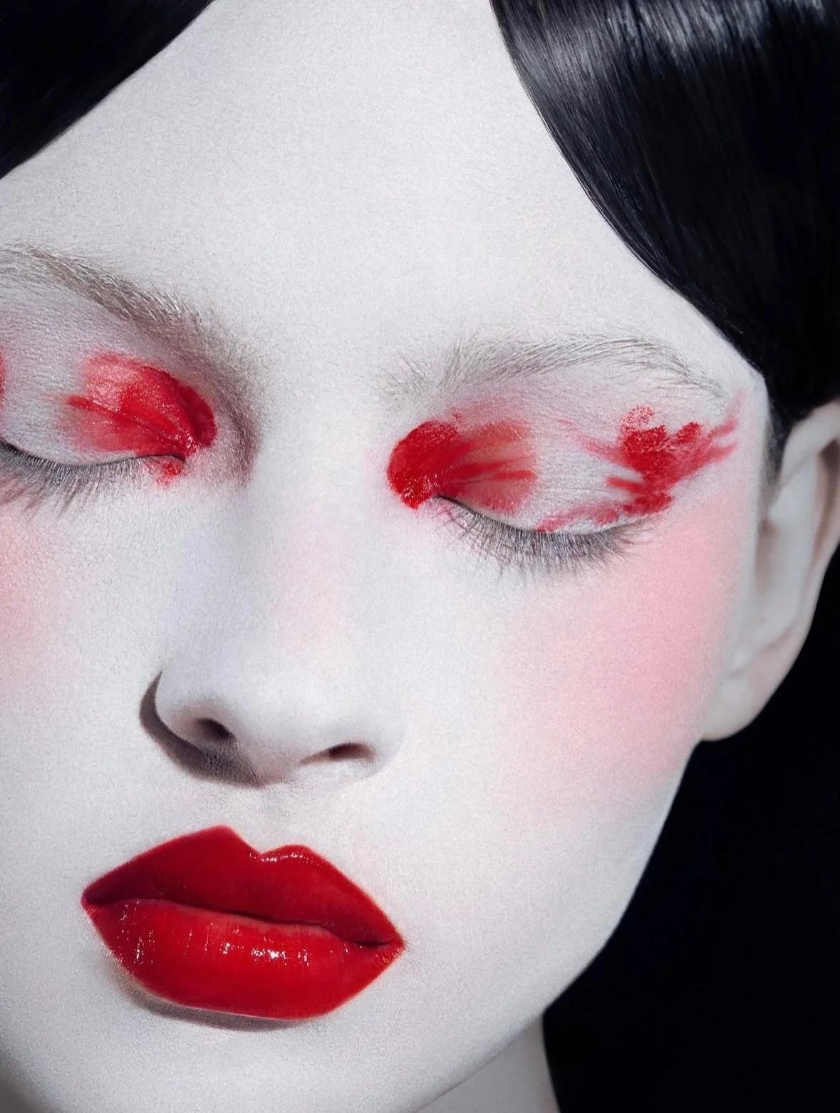 Beauty softens into something almost unreal

&bull;&bull;&bull;
#repost

@prikhodko.photo &ldquo;floral transcendence&rdquo; for @schonswitzerlandmag print edition

Photography: @prikhoako.photo
Art direction + fashion: @dorsis_style @arinkaaadorsis
