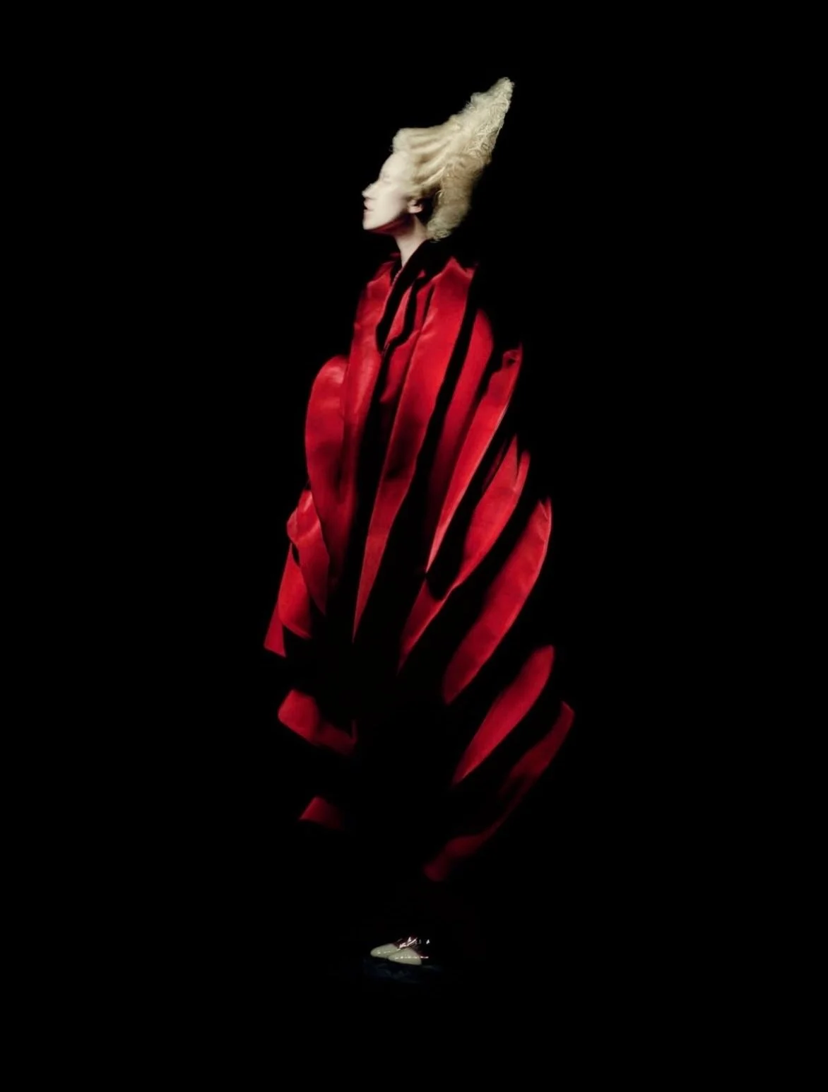 Where light becomes memory, and the studio becomes a world of its own.

&bull;&bull;&bull;
#repost

@vogueitalia Per il fotografo @PaoloRoversi, Ravenna non &egrave; mai stata solo una citt&agrave; d&rsquo;origine, ma una condizione dello sguardo. In