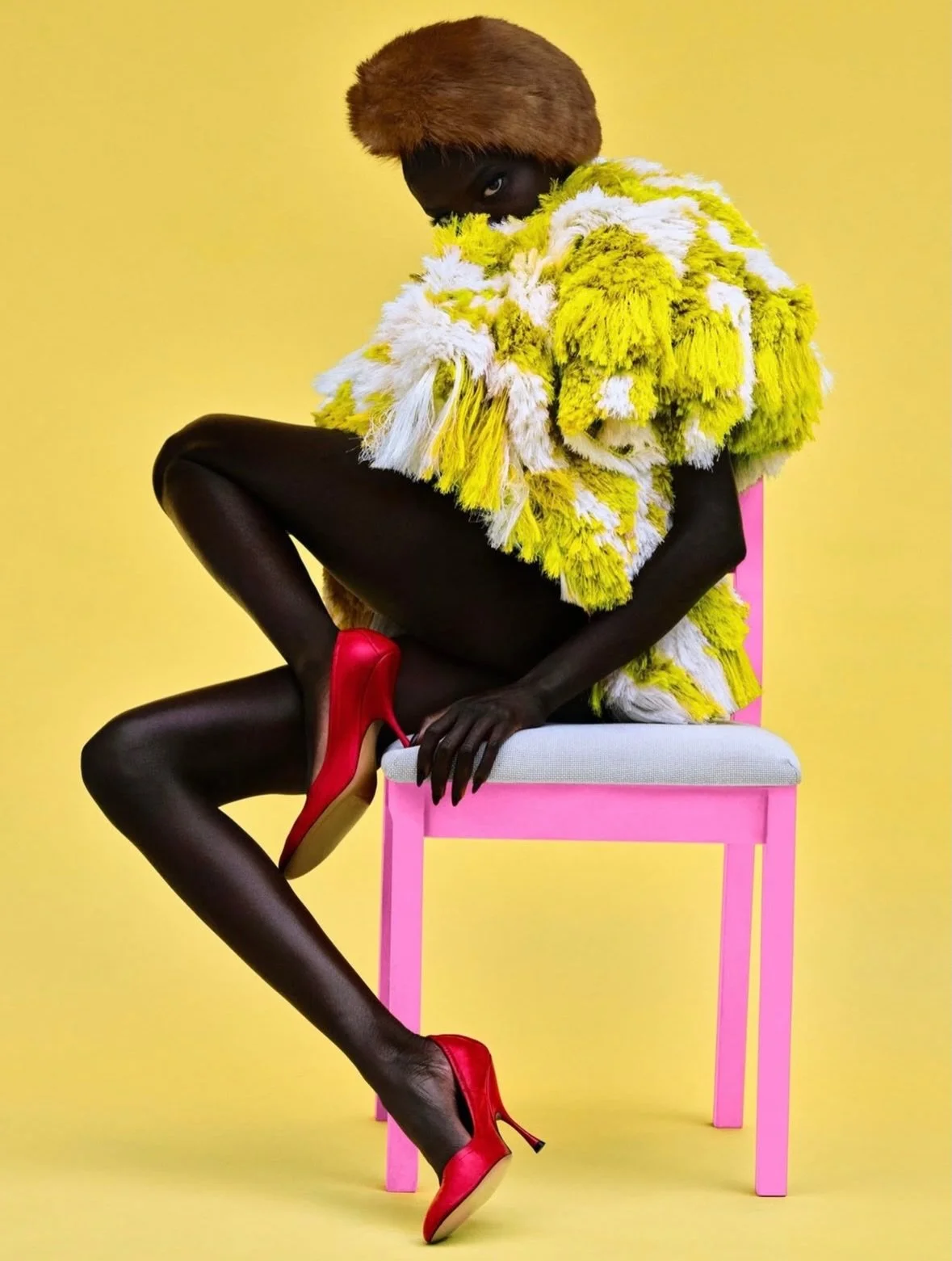 Anok Yai moves through each frame like a vision of power, elegance, and impossible light. Bold, sculptural, magnetic, and entirely her own.

&bull;&bull;&bull;
#repost

@vogueitalia C&rsquo;&egrave; stato un momento in cui #AnokYai ha pensato di non 